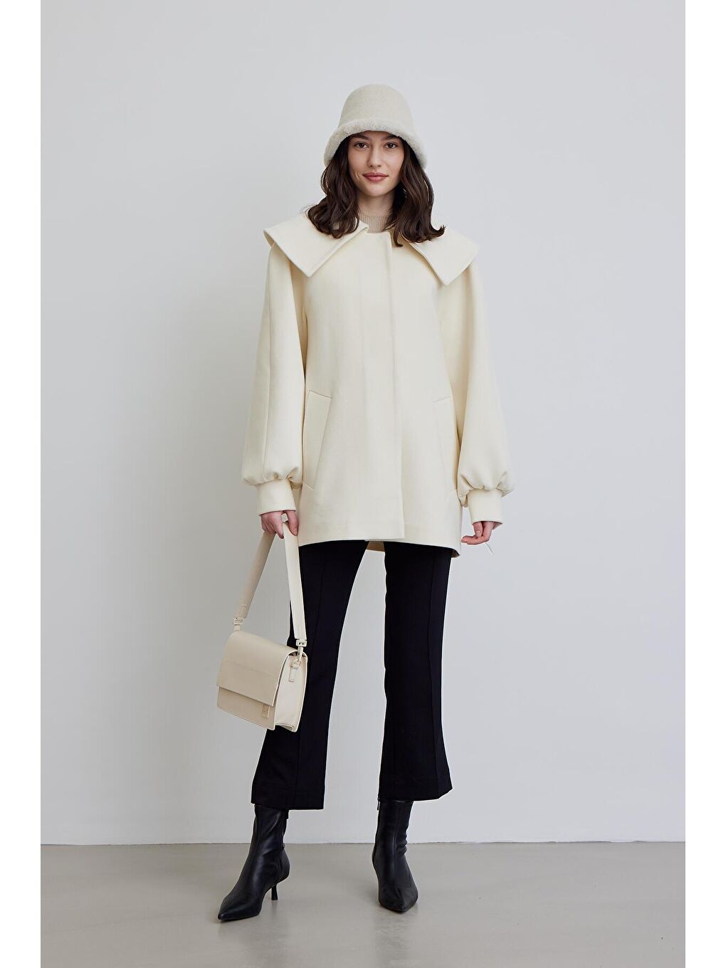 Geniş Yakalı Kuşaklı Kaban Ekru-1