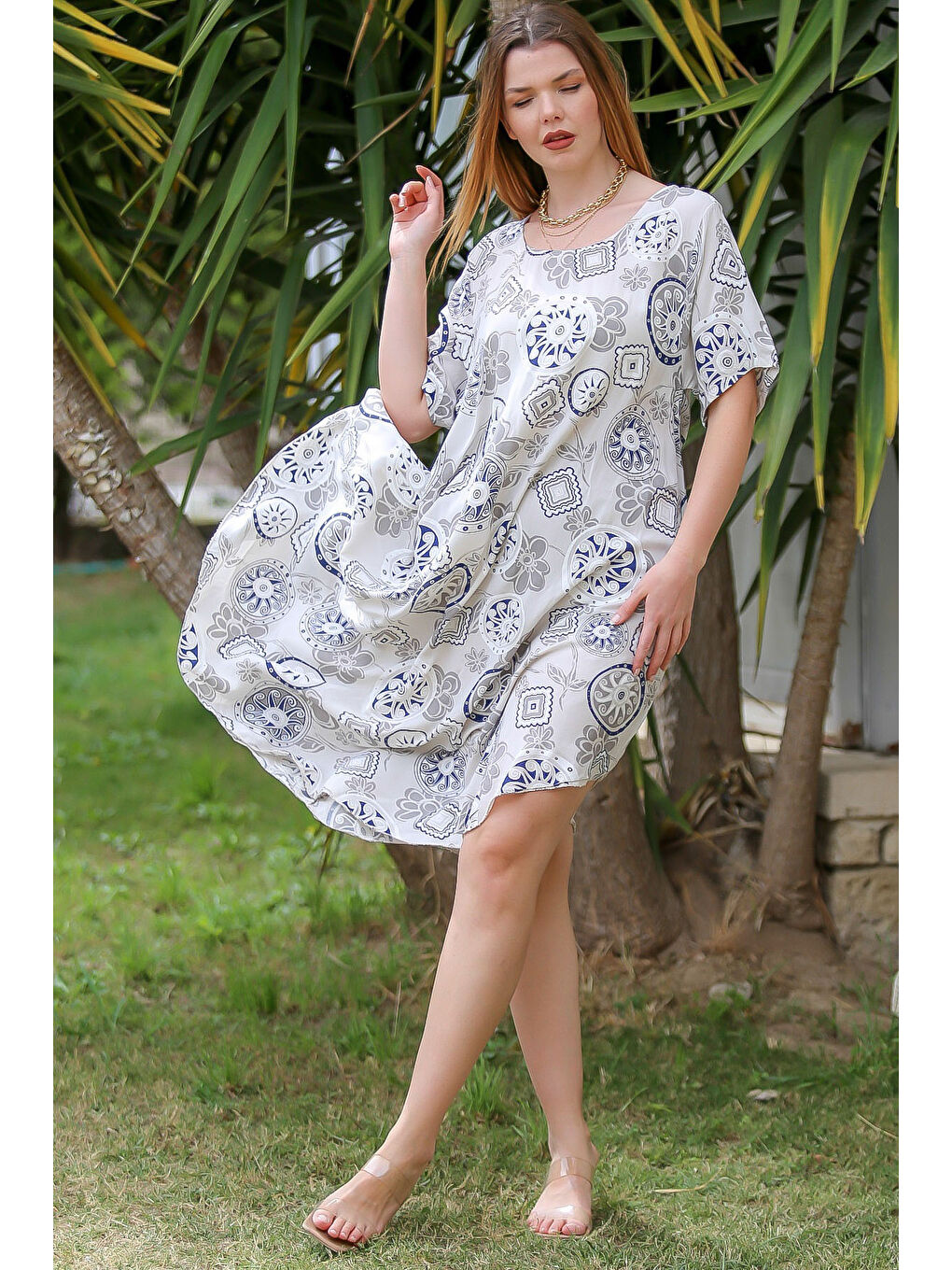 İtalyan Bej V Yaka Kısa Kol Oval Etekli Allover Baskılı Dokuma Casual Elbise-1