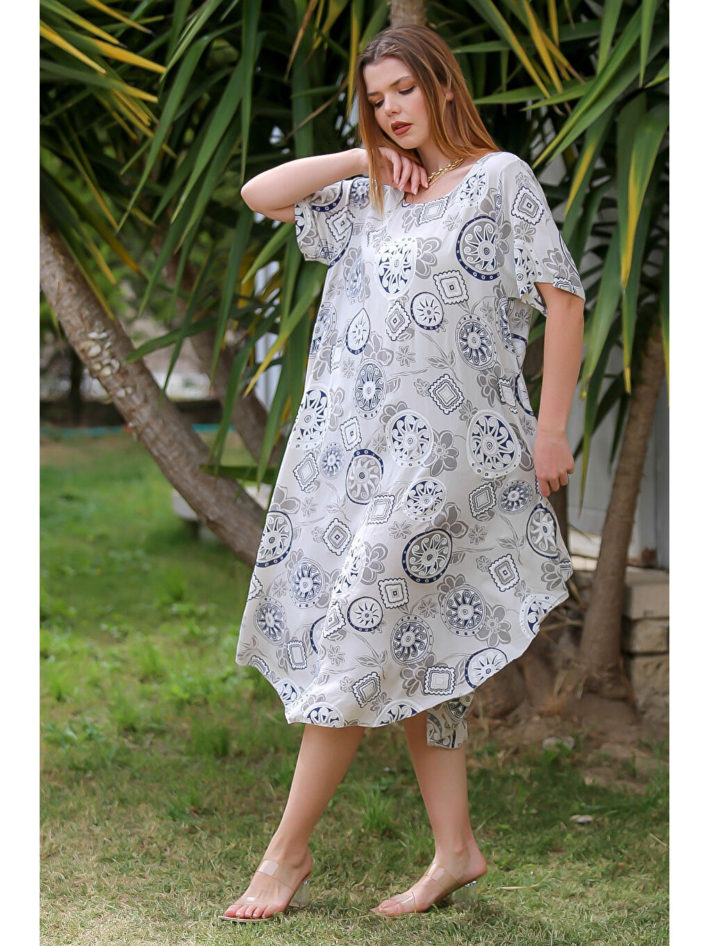 İtalyan Bej V Yaka Kısa Kol Oval Etekli Allover Baskılı Dokuma Casual Elbise-2