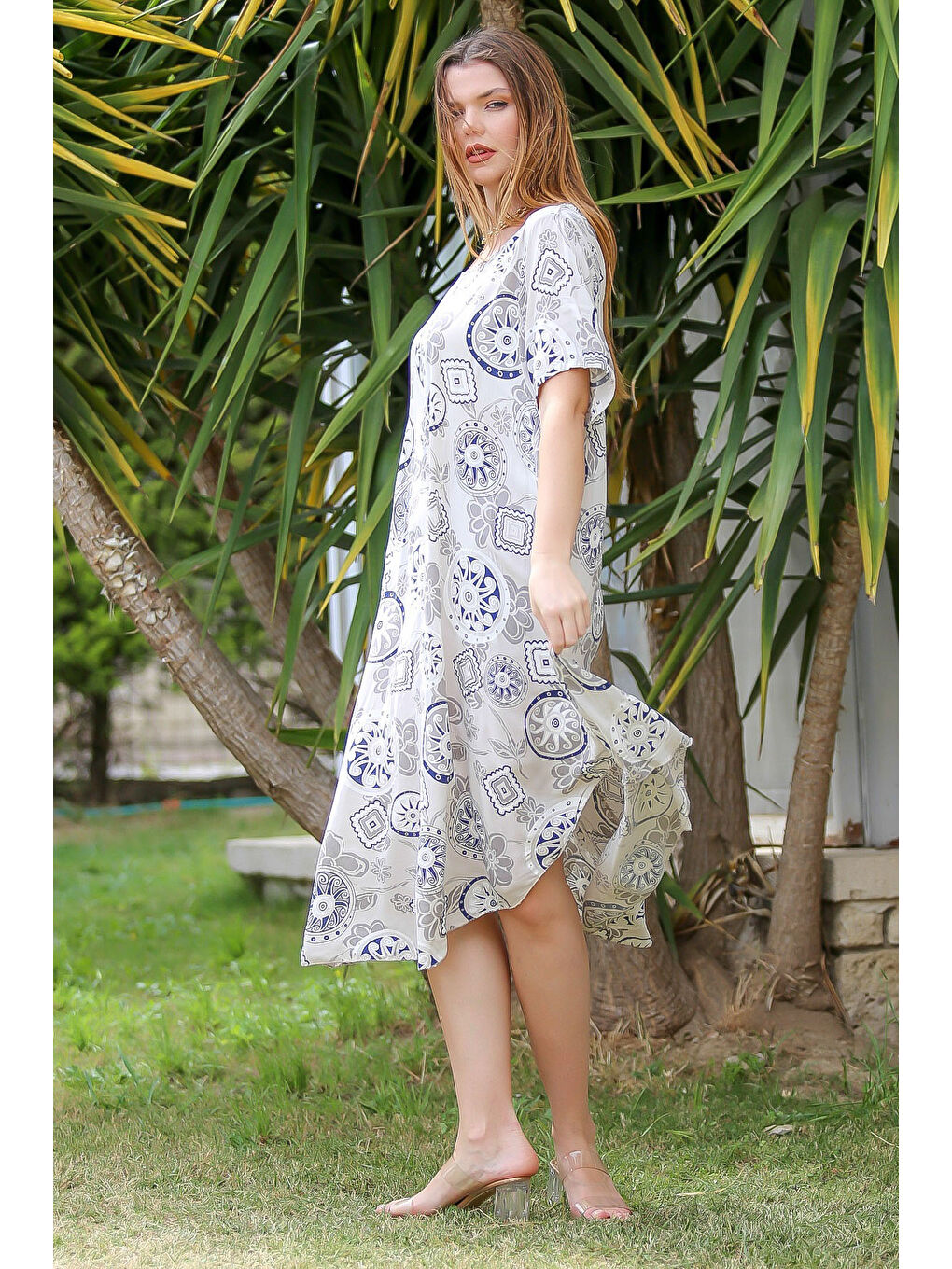 İtalyan Bej V Yaka Kısa Kol Oval Etekli Allover Baskılı Dokuma Casual Elbise-6