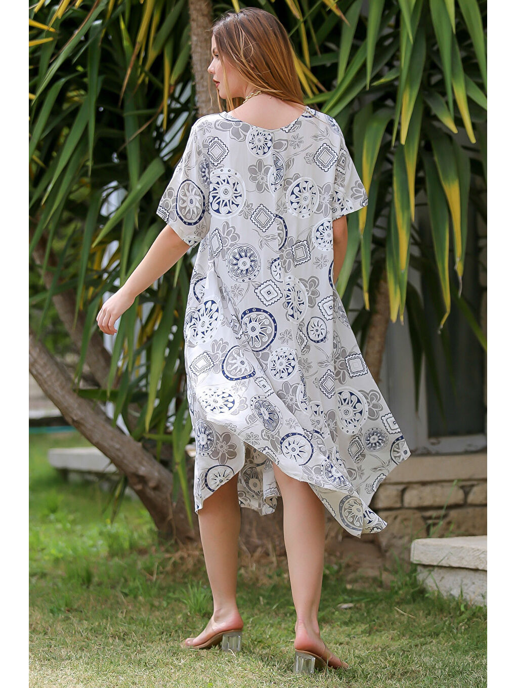 İtalyan Bej V Yaka Kısa Kol Oval Etekli Allover Baskılı Dokuma Casual Elbise-7