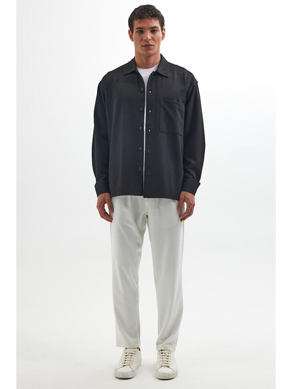 Erkek Relax Fit Rahat Kesim Uzun Kollu Düz Örme Kumaş Yandan Yırtmaçlı Siyah Gömlek-3