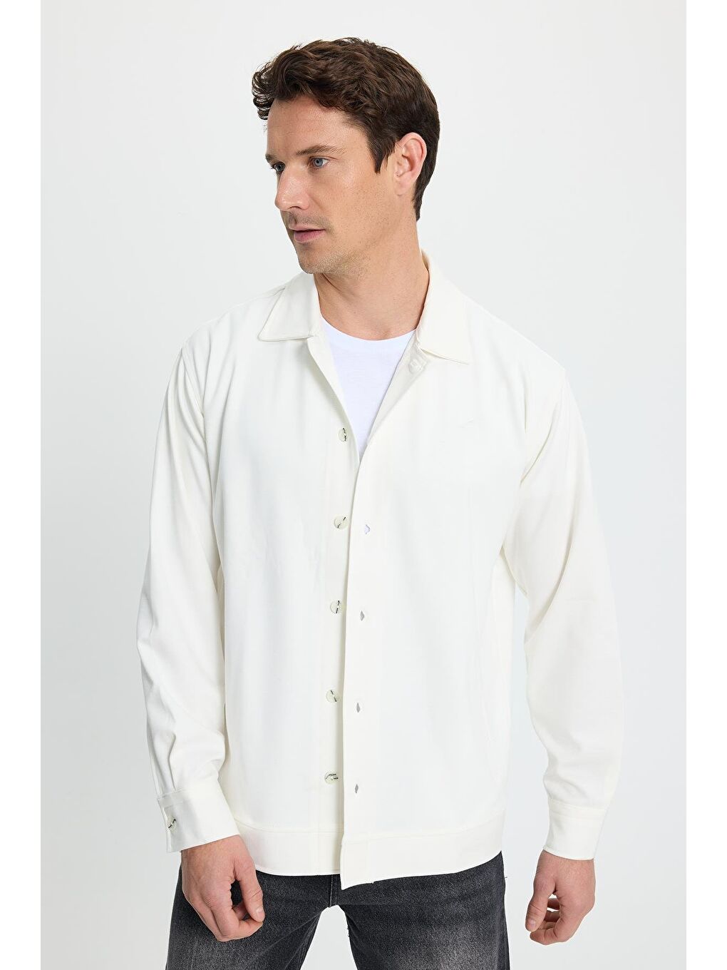 Erkek Relax Fit Rahat Kesim Düğmeli Yandan Cepli Örme Beyaz Ceket Gömlek-1