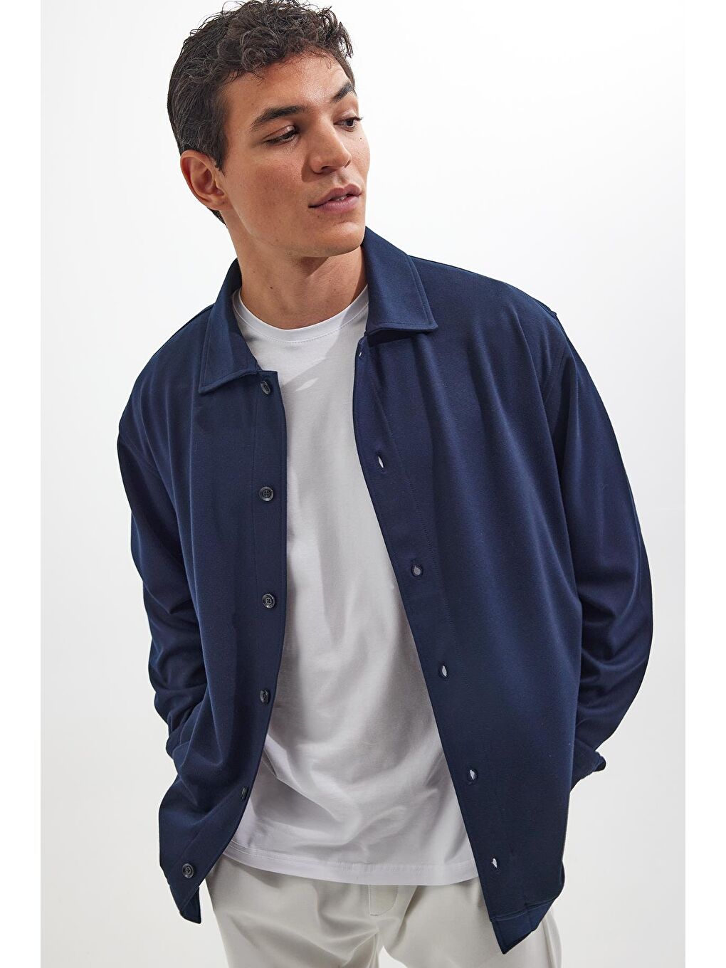 Erkek Relax Fit Rahat Kesim Düğmeli Yandan Cepli Örme Lacivert Ceket Gömlek