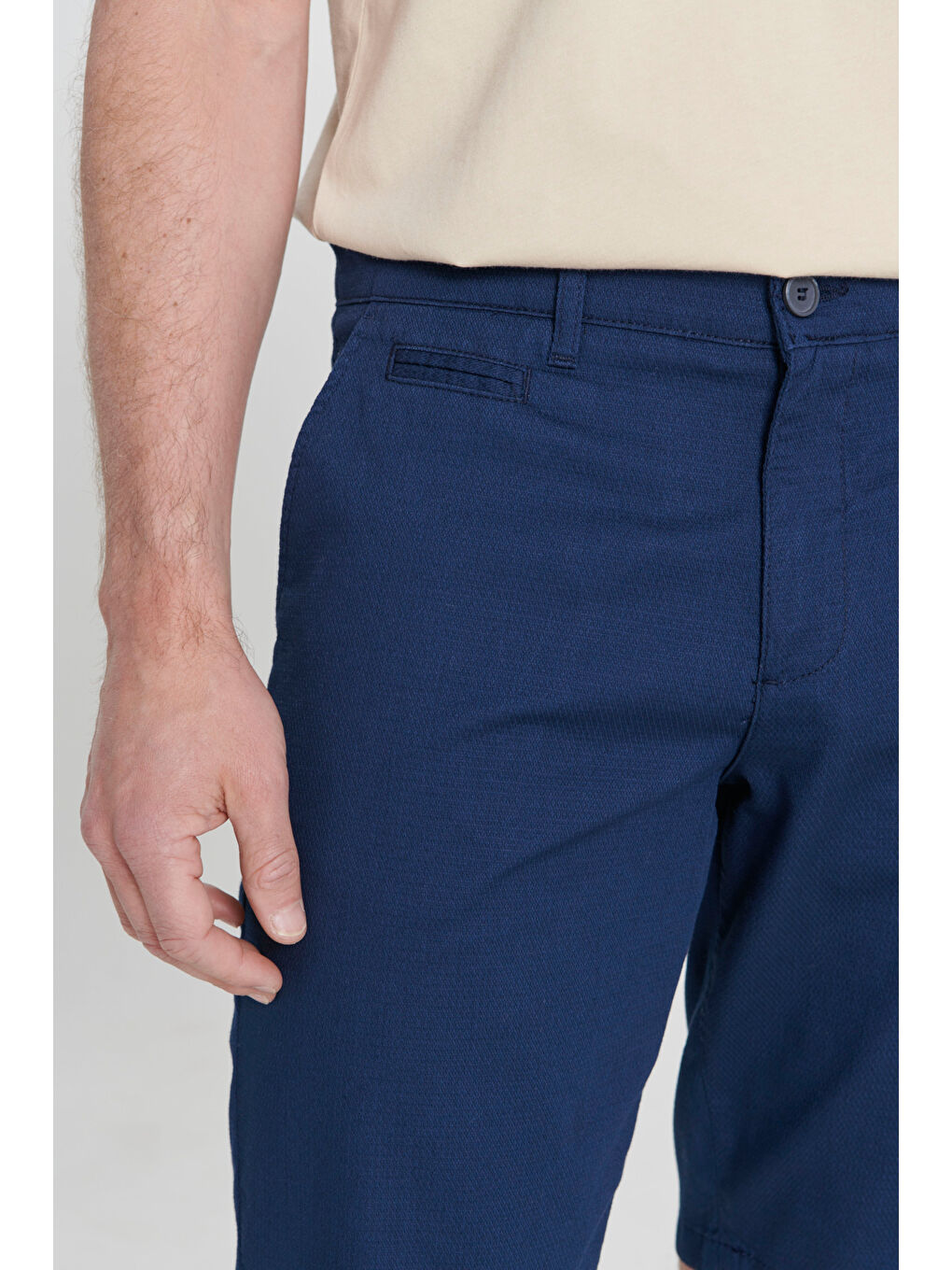 Erkek Lacivert Slim Fit Dar Kesim Pamuklu Yan Cepli Armürlü Şort-4