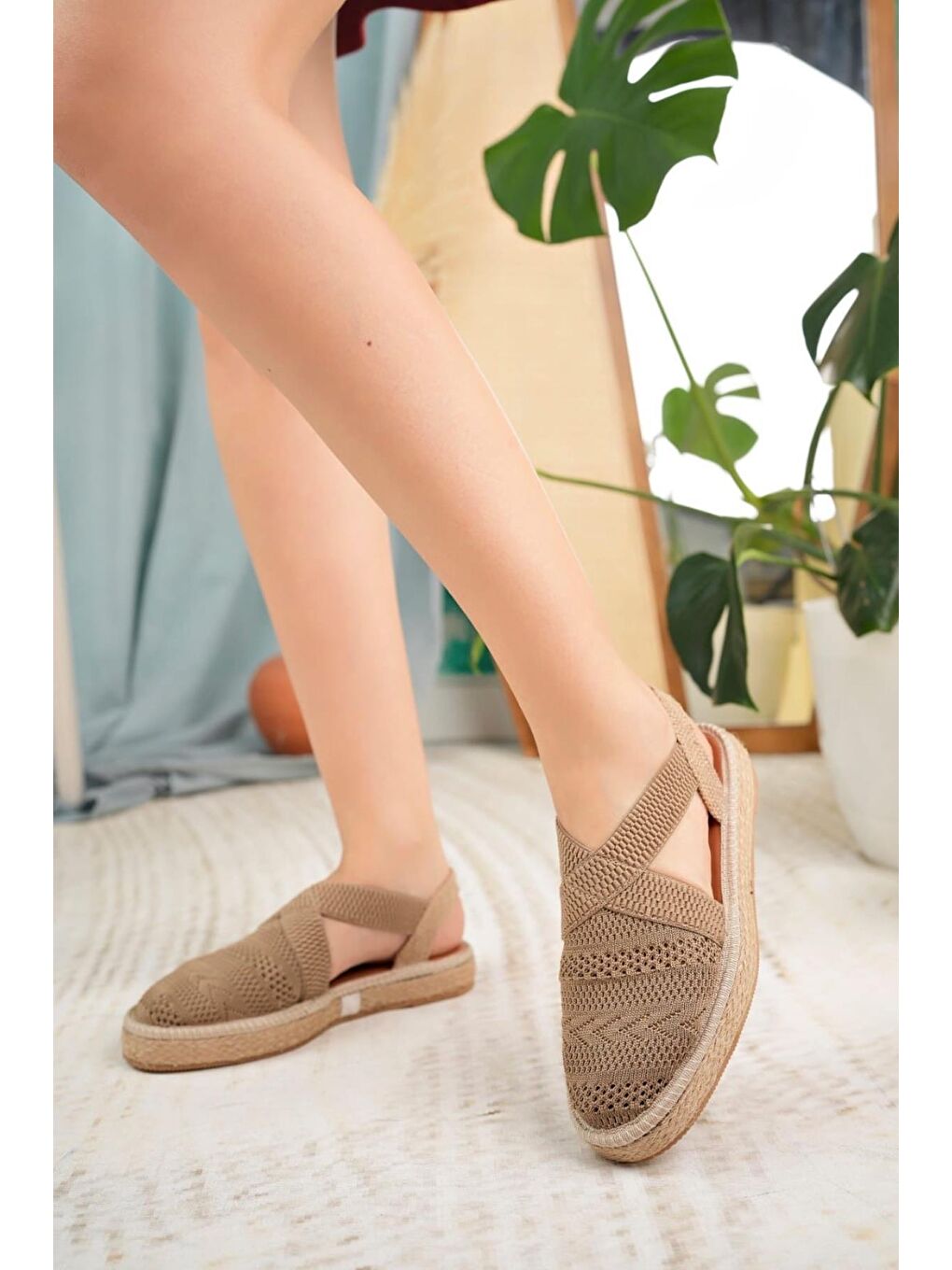 Kahverengi Femia Bantlı Önü Kapalı Hasır Görünümlü Kadın Triko Sandalet
