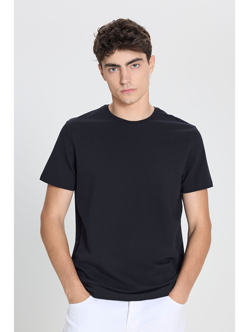 Erkek Siyah Slim Fit Dar Kesim Bisiklet Yaka Desenli Tişört-2