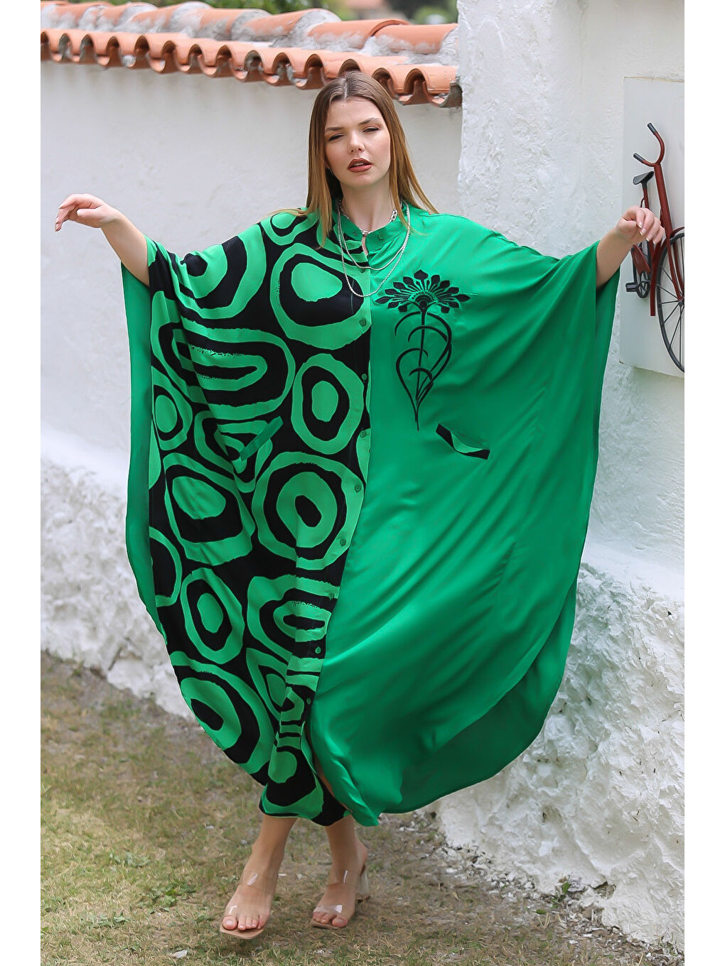 Siyah-Yeşil Hakim Yaka Yarasa Kol Düğmeli Fleto Cep Baskılı Dokuma Oversize Casual Elbise-1