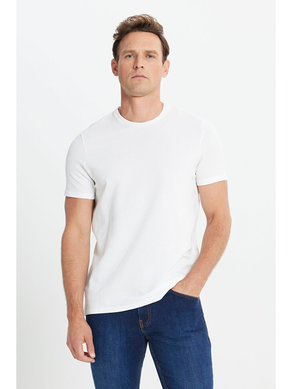 Erkek Beyaz Slim Fit Dar Kesim Bisiklet Yaka Desenli Tişört