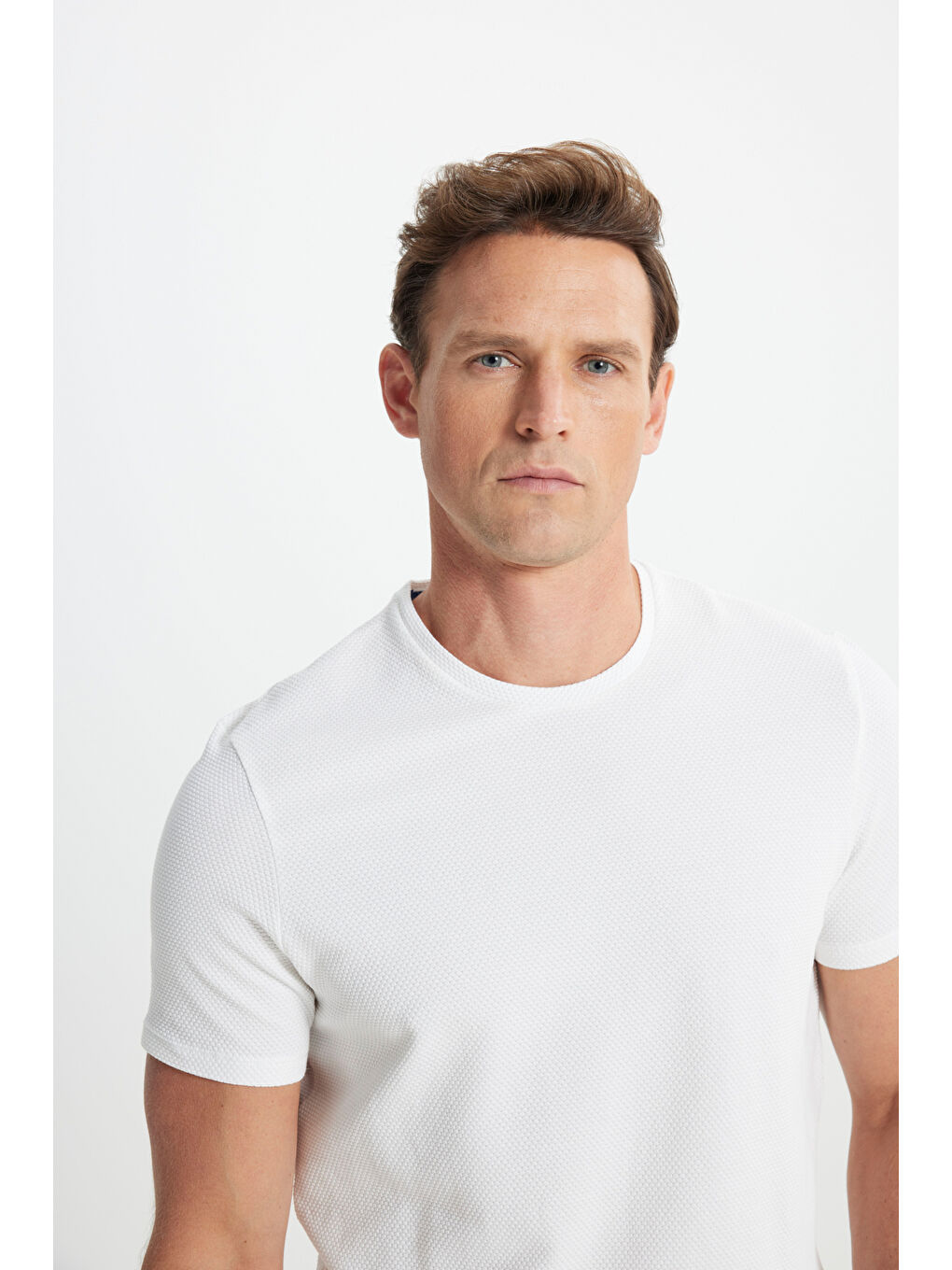 Erkek Beyaz Slim Fit Dar Kesim Bisiklet Yaka Desenli Tişört-3