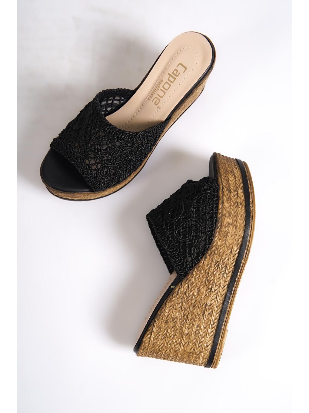 Siyah Dolgu Topuk Dantelli Kadın Terlik-4