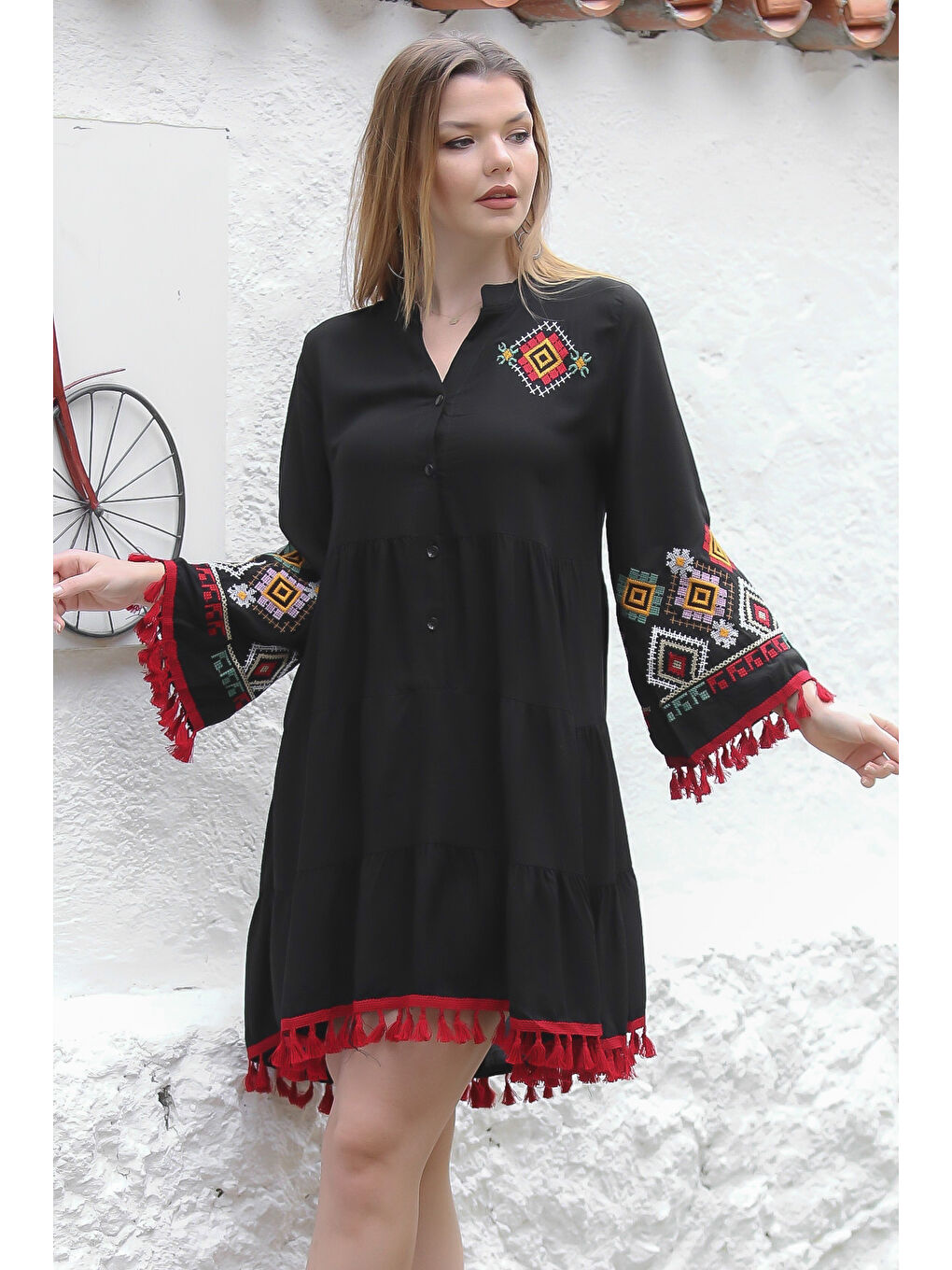 Siyah Hakim Yaka 3/4 Kol Düğmeli Etek Ucu Püsküllü Nakışlı Dokuma Casual Elbise-2