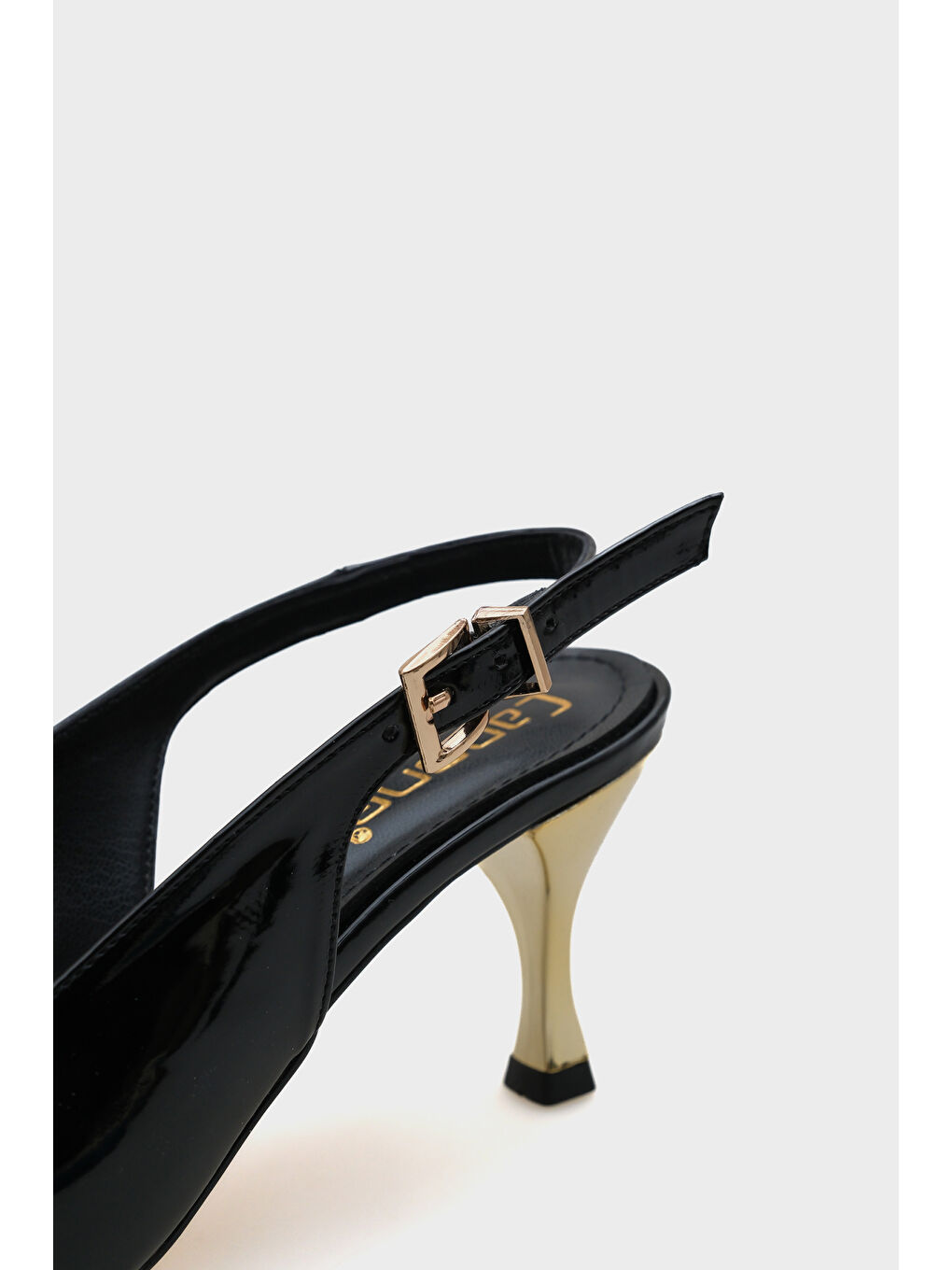 Siyah Samantha Arkası Açık Küt Burun Aksesuarlı Orta Topuklu Kadın Ayakkabı-3