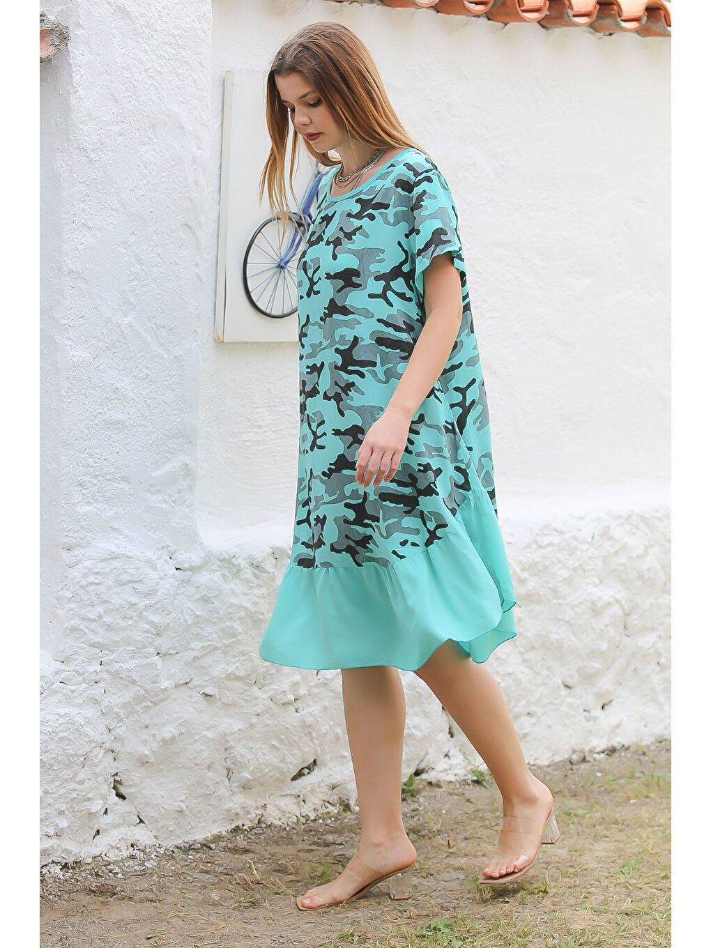 İtalyan Pastel Yeşili Havuz Yaka Düşük Kol Kamuflaj Eteği Fırfırlı Dokuma Casual Elbise-4