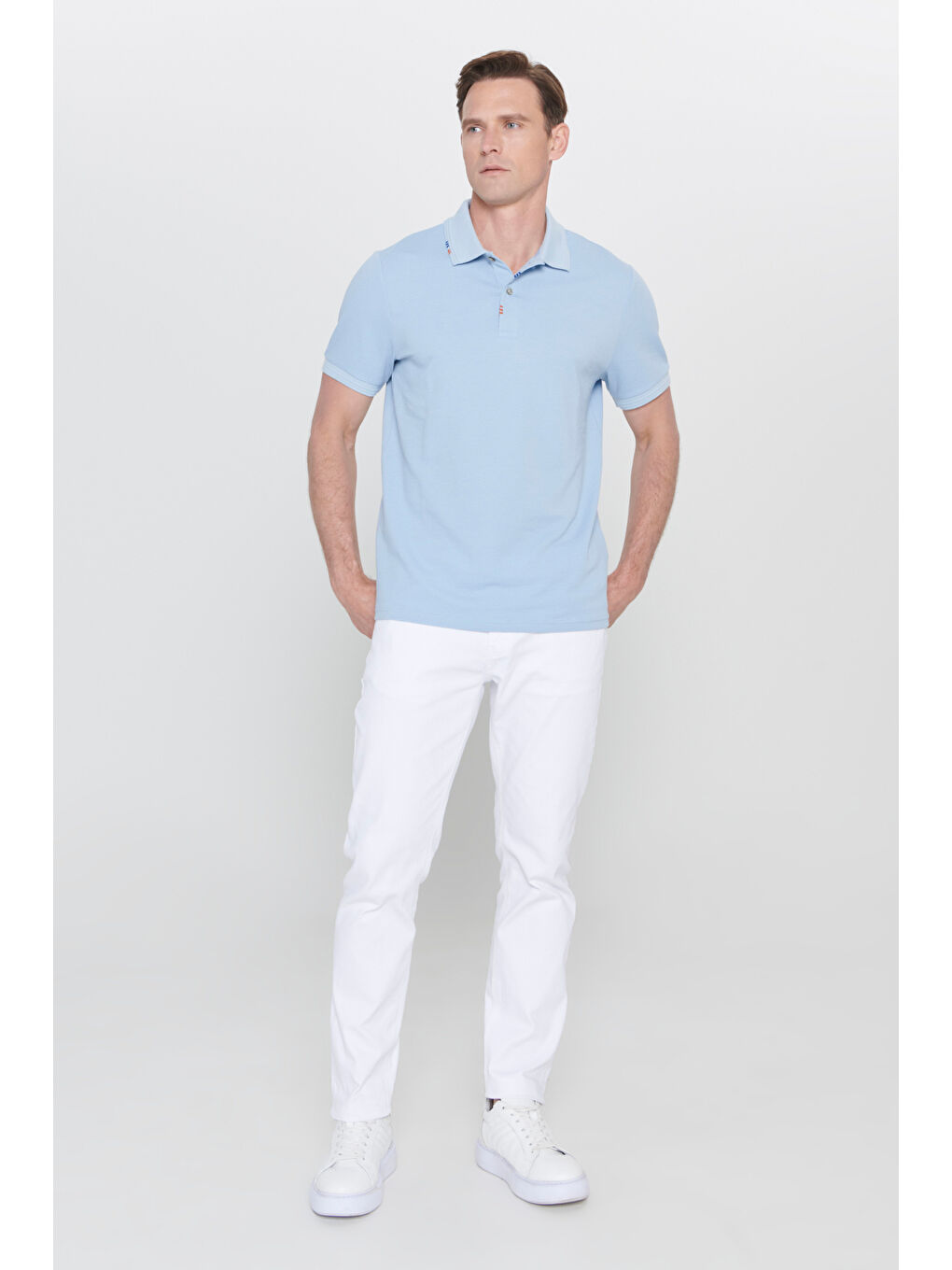 Erkek Açık Mavi Slim Fit Dar Kesim Polo Yaka Düz Pamuklu Tişört-1