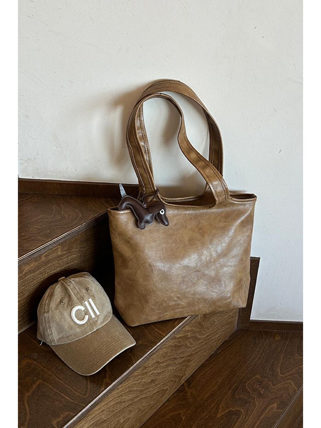 Bej Cause Charmlı Omuz Çanta Vizon-4