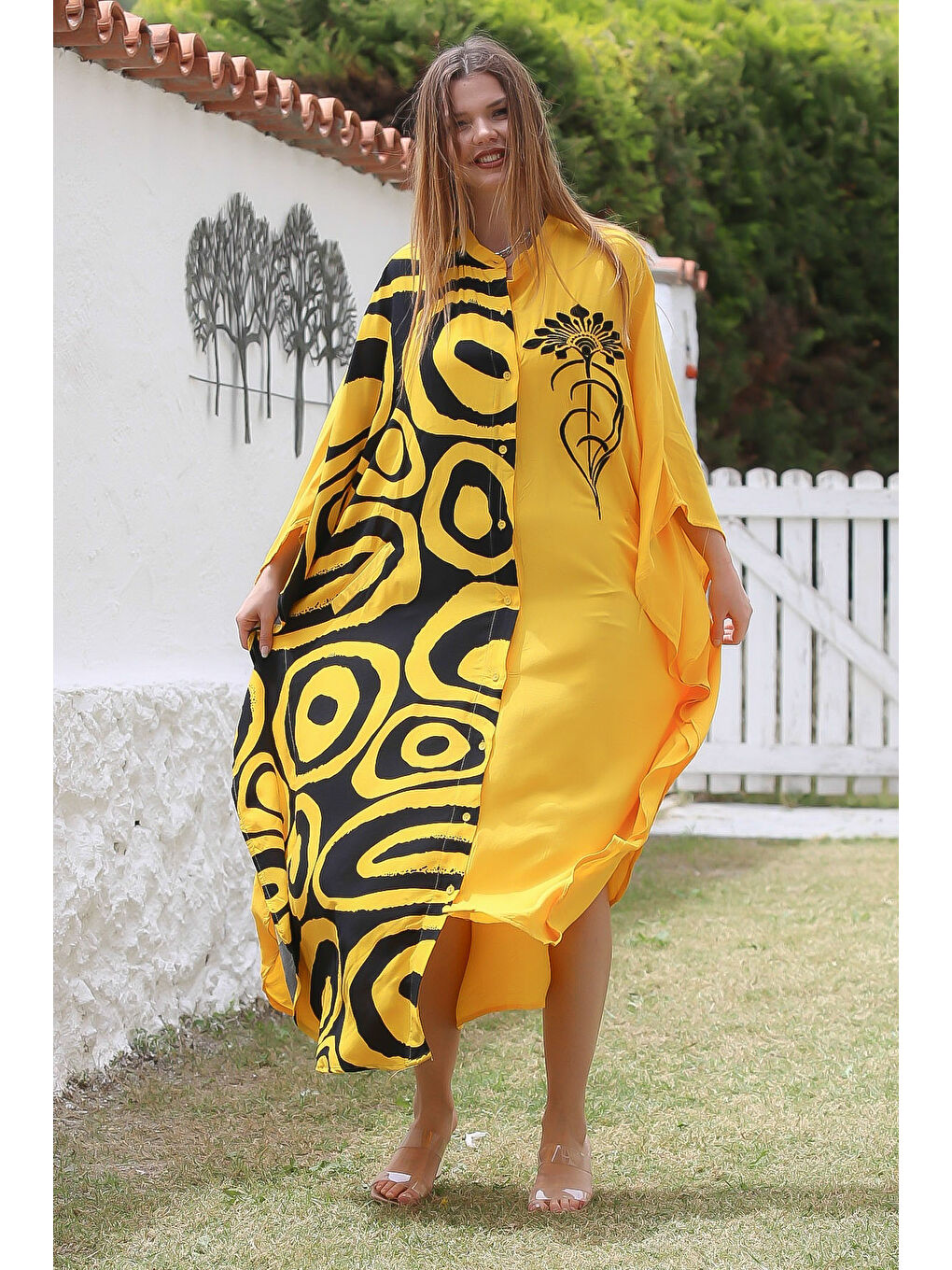 Siyah-Sarı Hakim Yaka Yarasa Kol Düğmeli Fleto Cep Baskılı Dokuma Oversize Casual Elbise