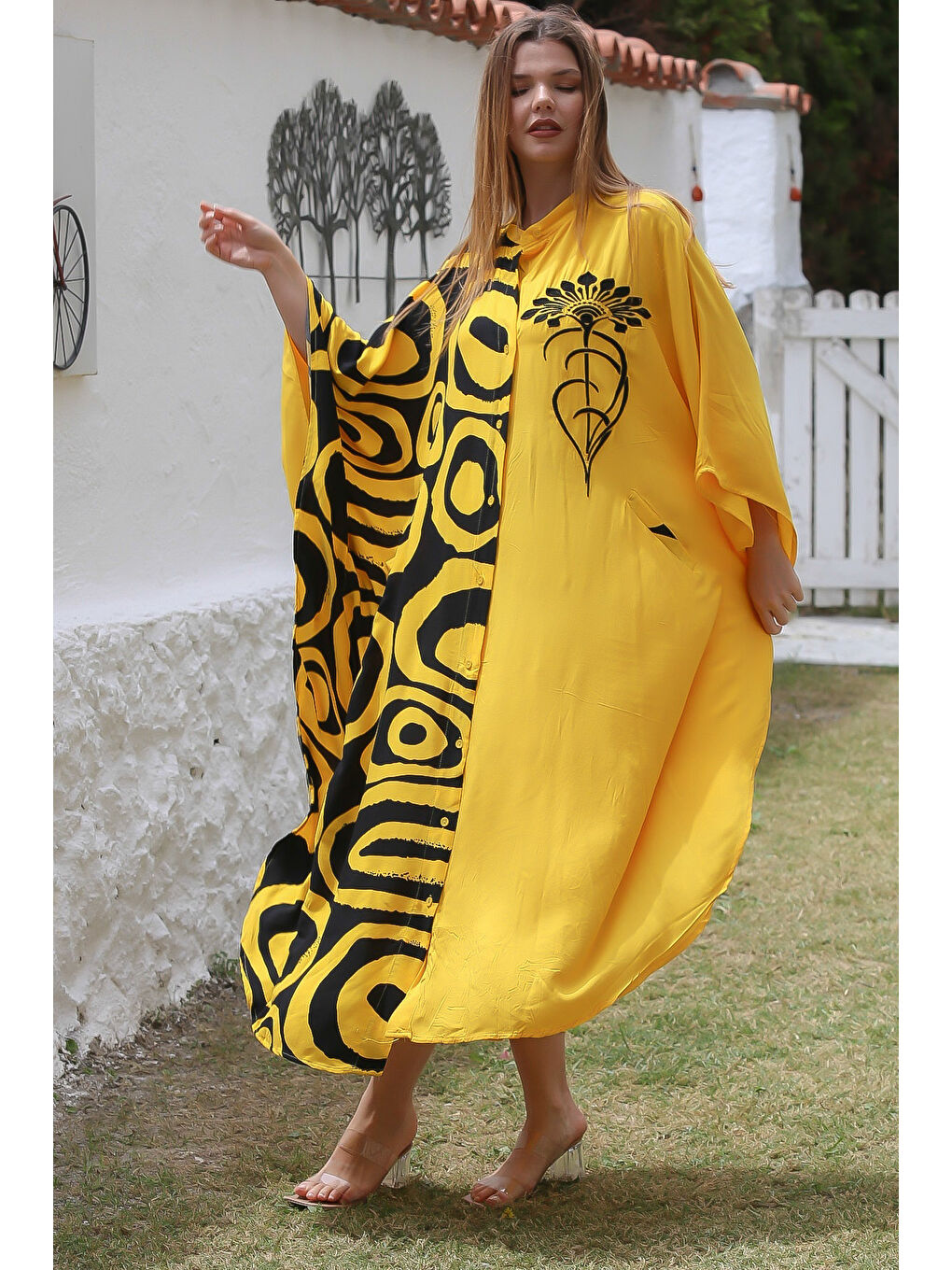 Siyah-Sarı Hakim Yaka Yarasa Kol Düğmeli Fleto Cep Baskılı Dokuma Oversize Casual Elbise-1