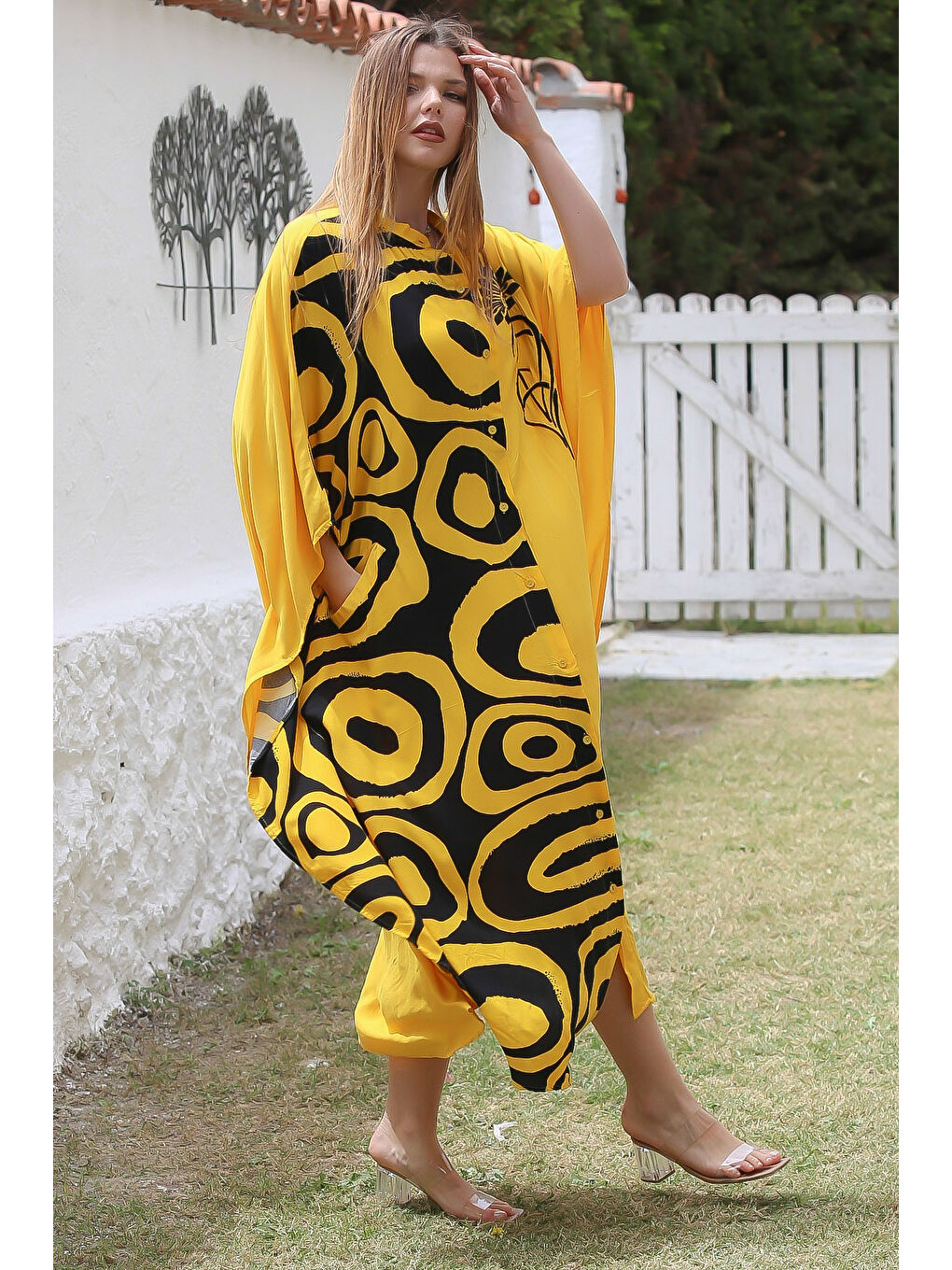 Siyah-Sarı Hakim Yaka Yarasa Kol Düğmeli Fleto Cep Baskılı Dokuma Oversize Casual Elbise-4