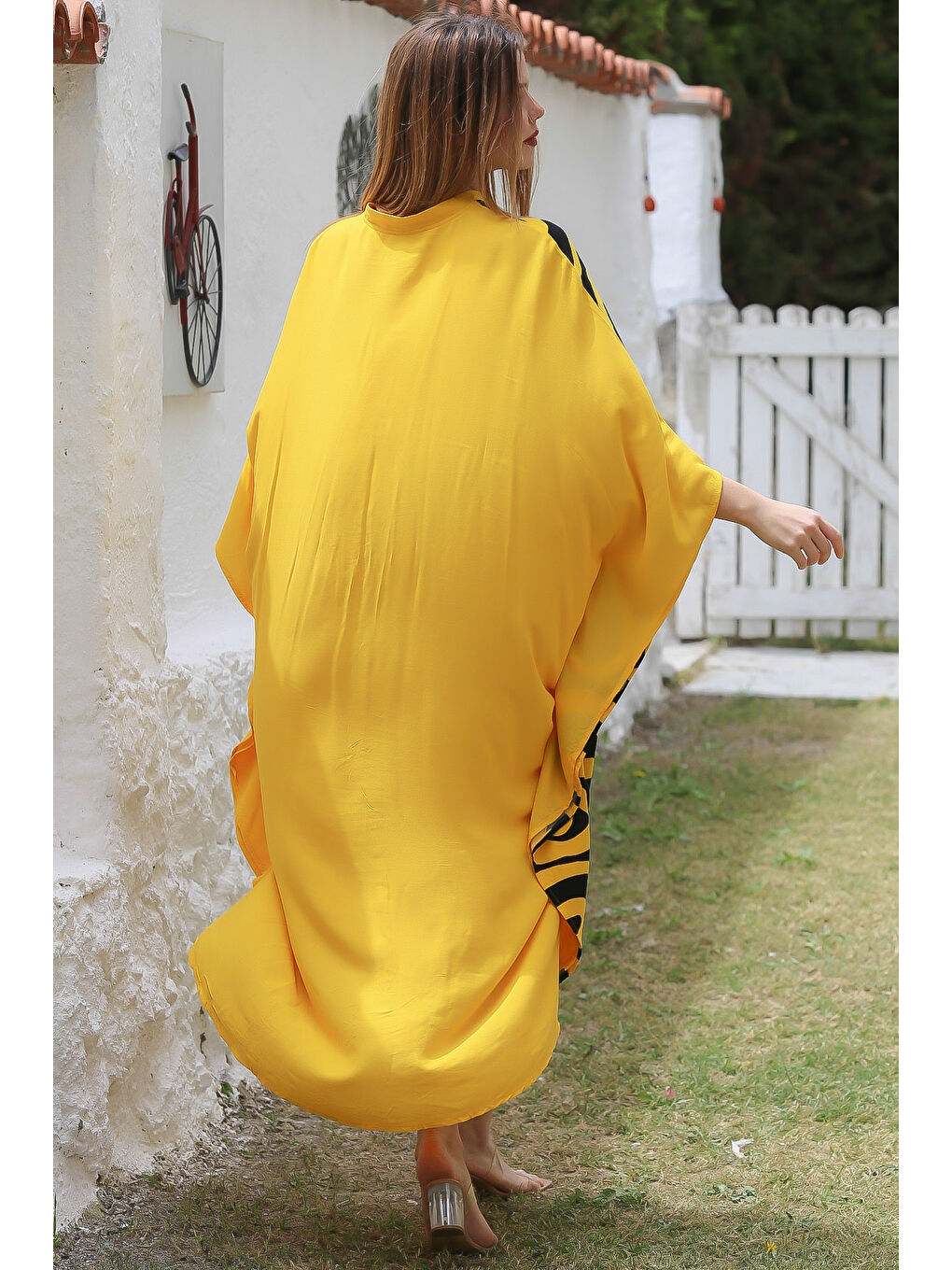 Siyah-Sarı Hakim Yaka Yarasa Kol Düğmeli Fleto Cep Baskılı Dokuma Oversize Casual Elbise-7