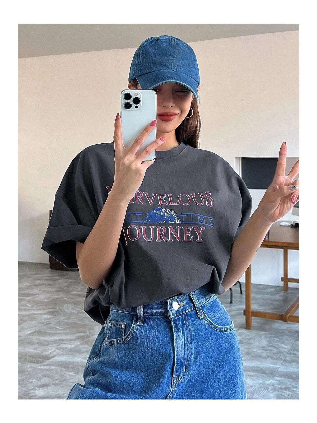 Gri Kadın Füme Marvelous Journey Baskılı Oversize Tişört