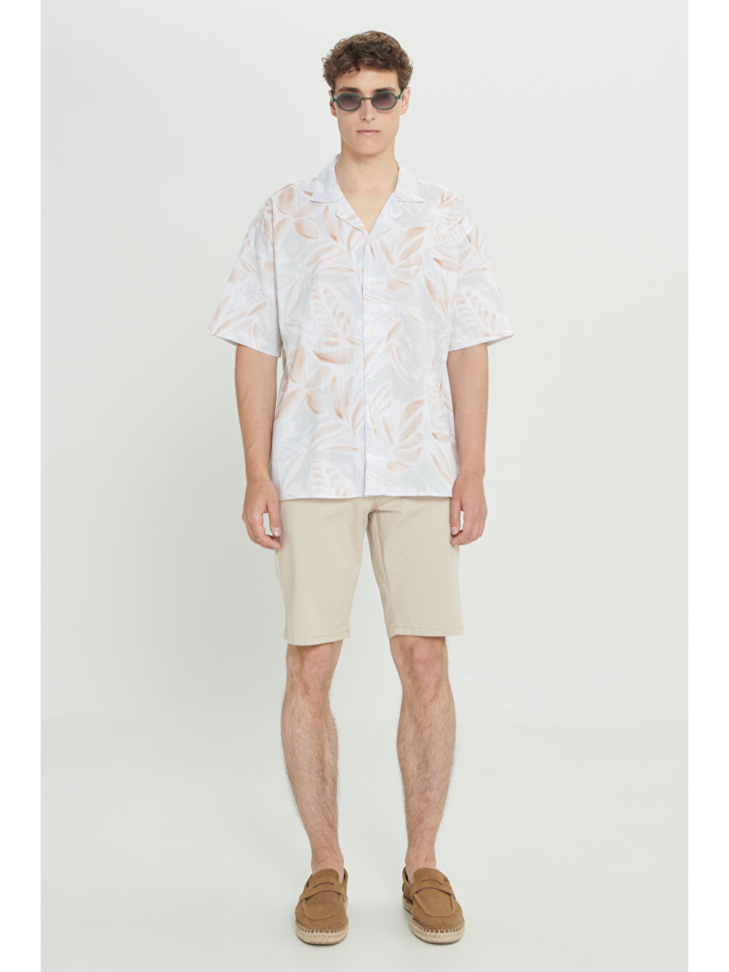 Erkek Bej Slim Fit Dar Kesim Yan Cepli Gofre Desenli Şort-2