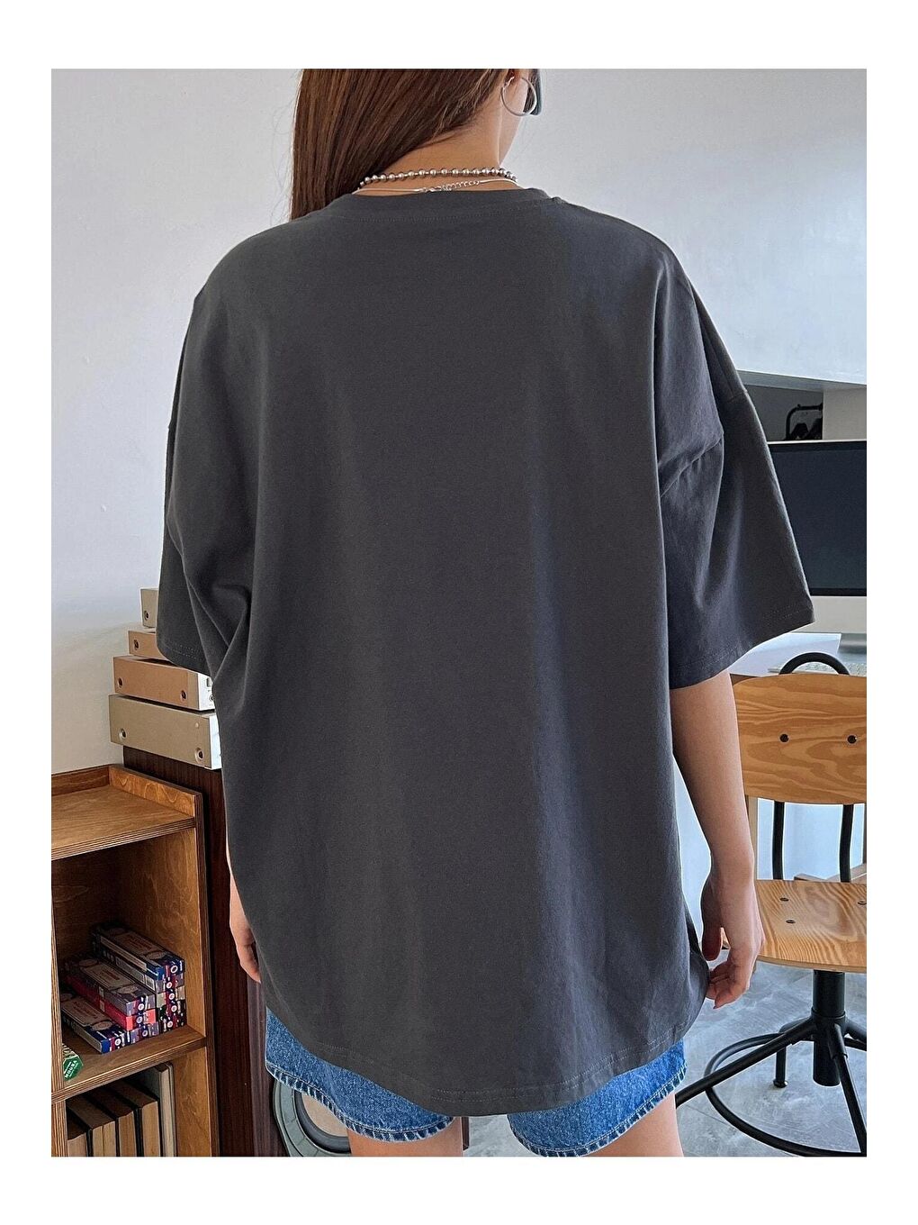 Gri Kadın Füme Marvelous Journey Baskılı Oversize Tişört-1