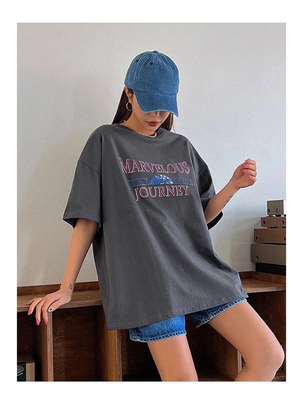 Gri Kadın Füme Marvelous Journey Baskılı Oversize Tişört-2