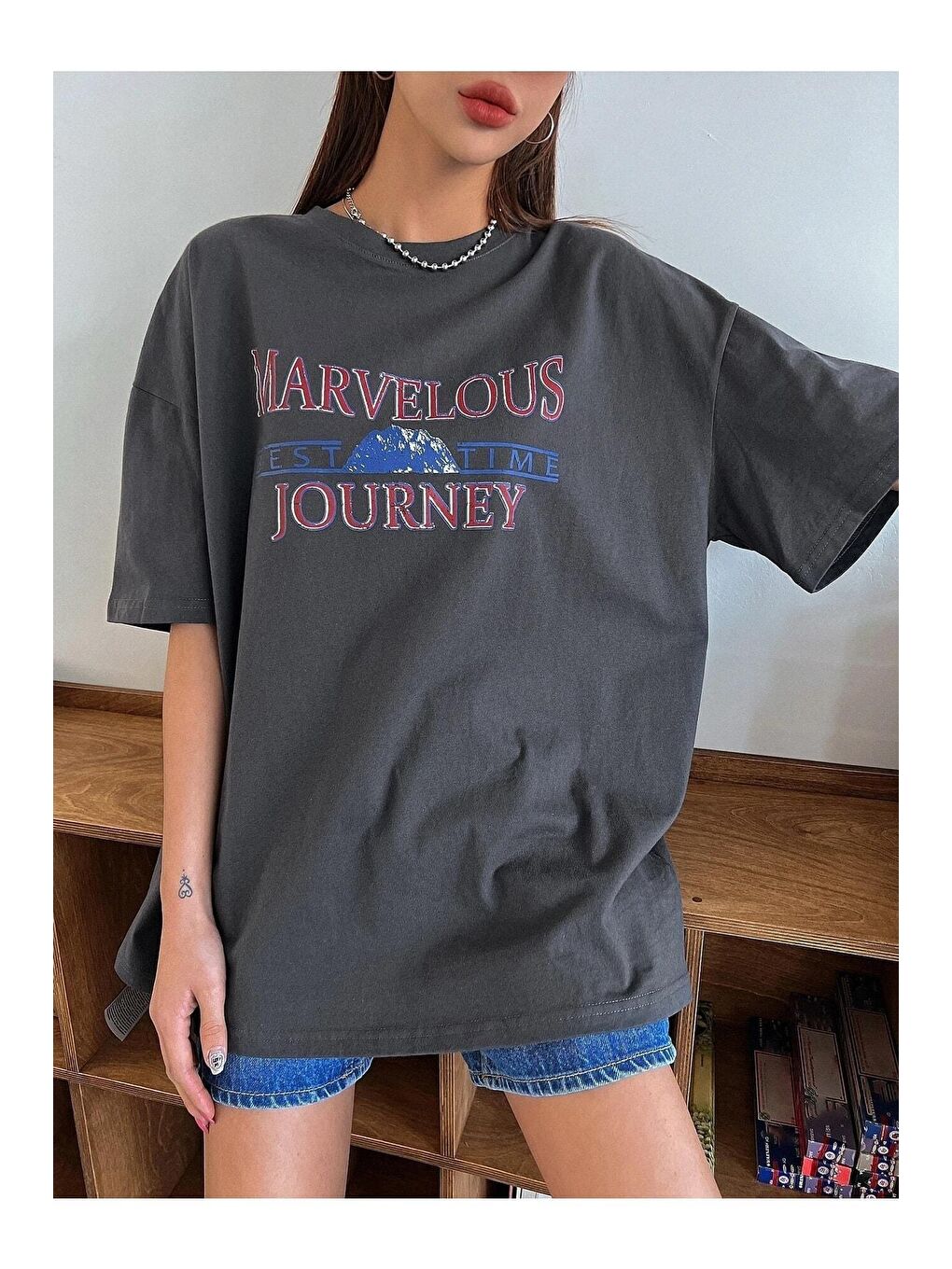 Gri Kadın Füme Marvelous Journey Baskılı Oversize Tişört-3
