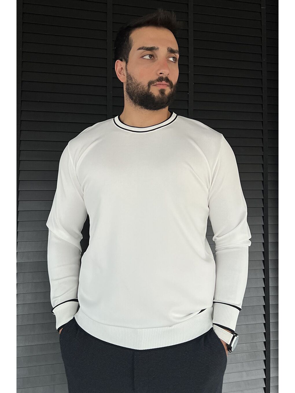 Beyaz Bisiklet Yaka Çizgili Erkek Triko Kazak-1