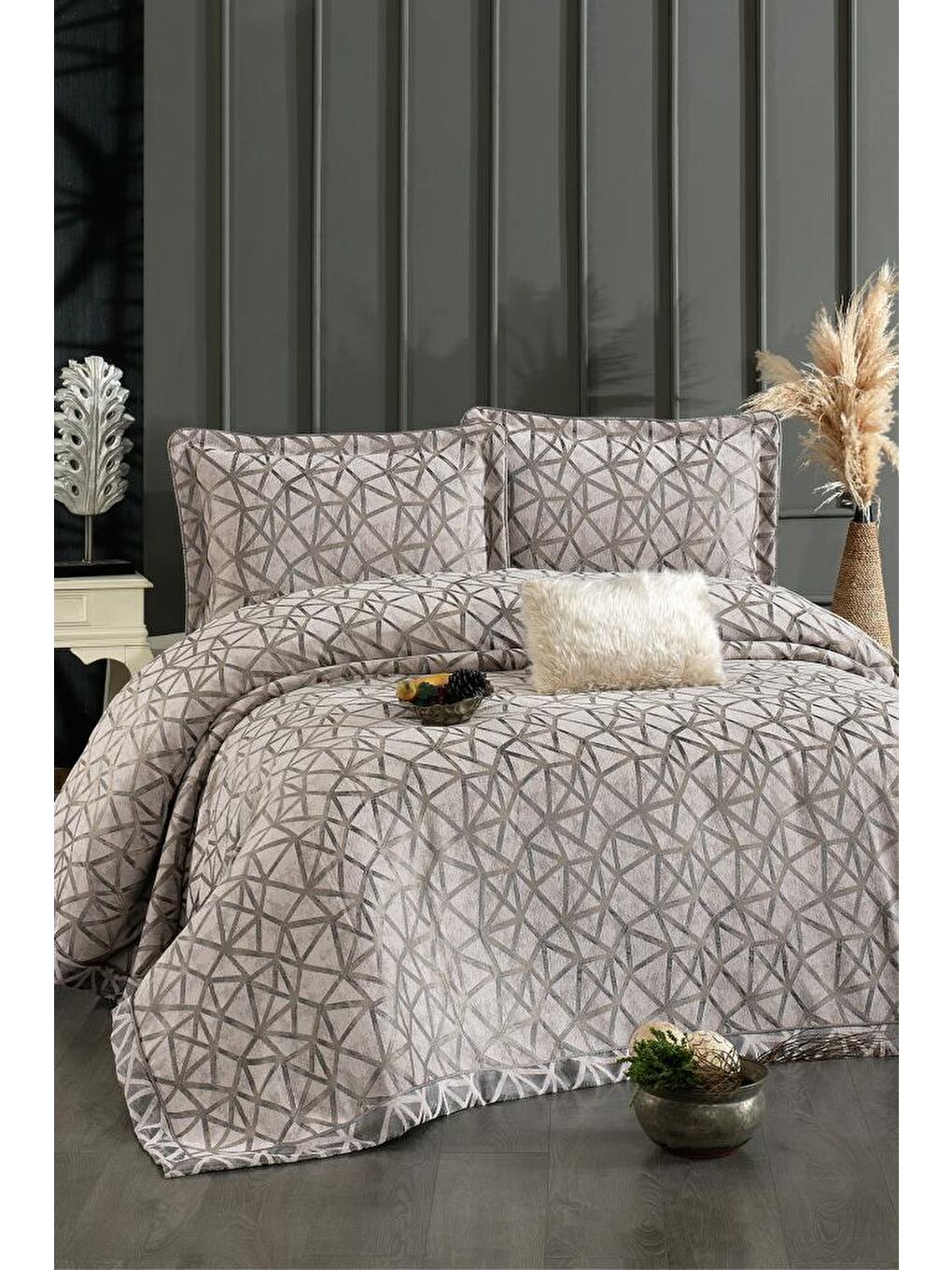 Kahverengi Eliz Şönil Çift Kişilik Yatak Örtüsü 260x260 cm Vizon