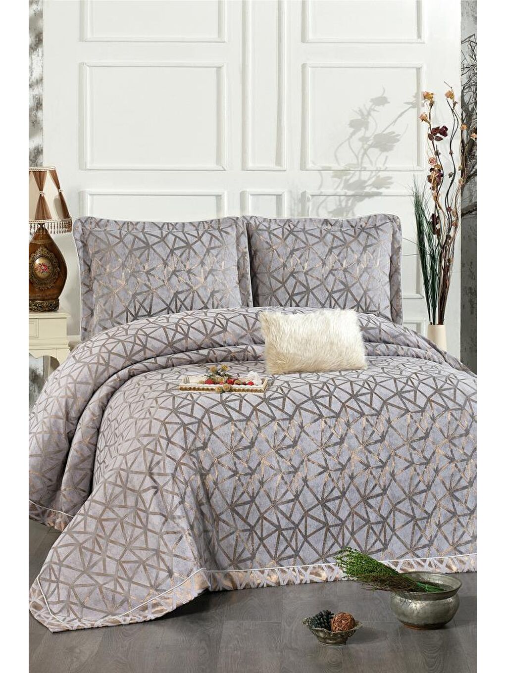 Eliz Şönil Çift Kişilik Yatak Örtüsü 260x260 cm Gri