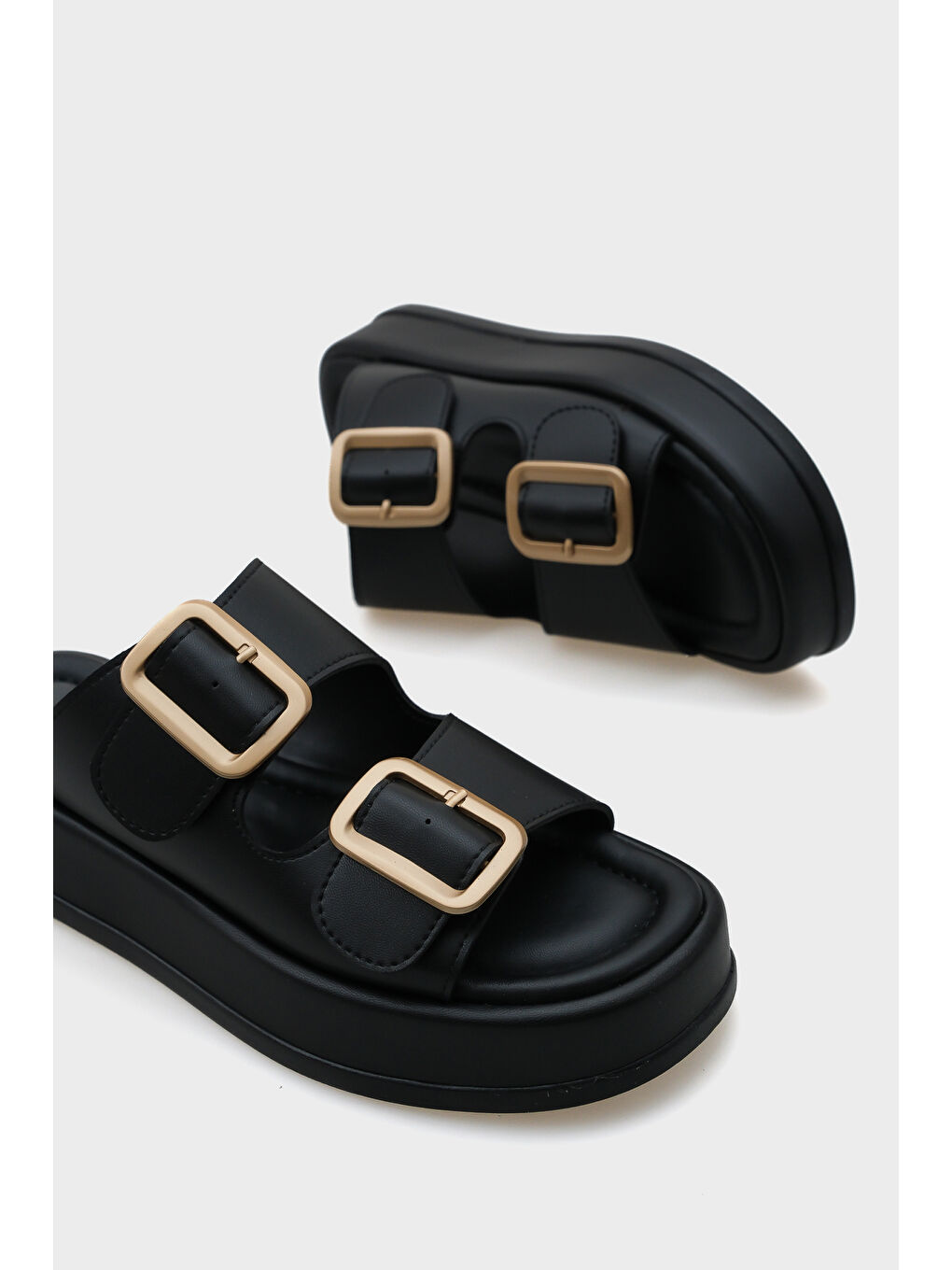 Siyah Marge Dolgu Topuklu Çift Bantlı Tokalı Kadın Terlik-3