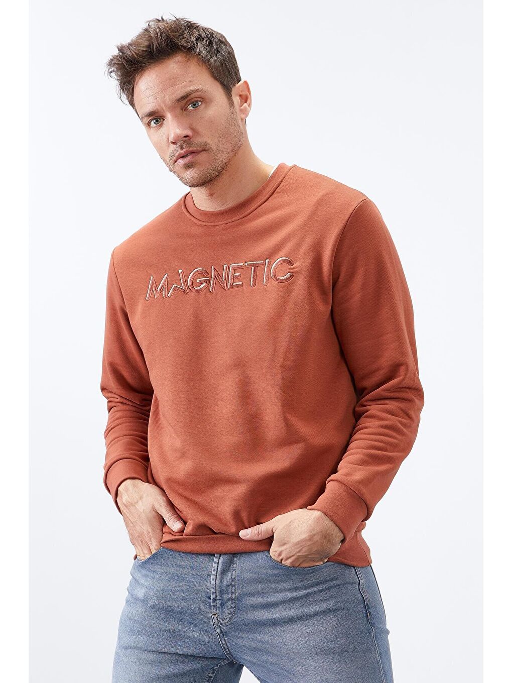 Kahverengi Tarçın Yazı Nakışlı Bisiklet Yaka Rahat Form Erkek Sweatshirt - 88020-4