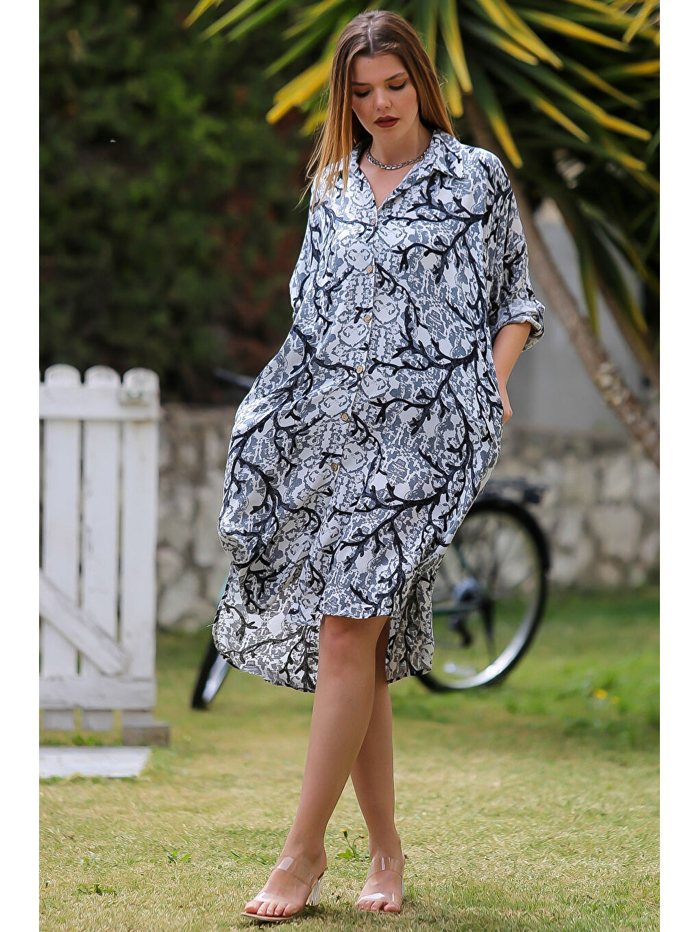 Beyaz-Siyah Gömlek Yaka Düğmeli Uzun Kollu Düğmeli Allover Baskılı Dokuma Casual Elbise-1