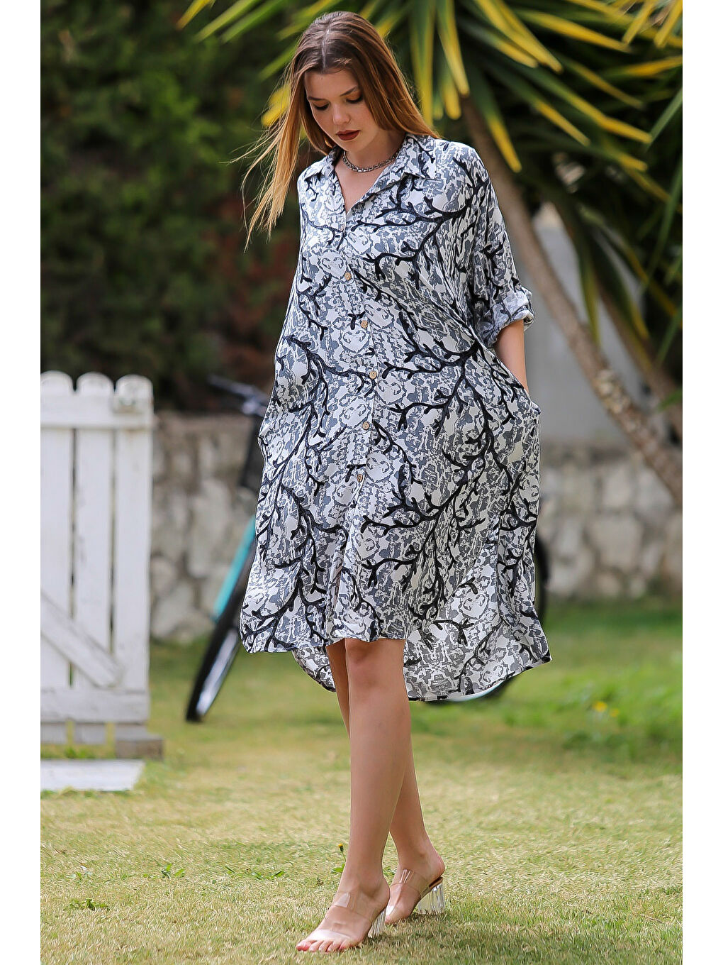 Beyaz-Siyah Gömlek Yaka Düğmeli Uzun Kollu Düğmeli Allover Baskılı Dokuma Casual Elbise-2