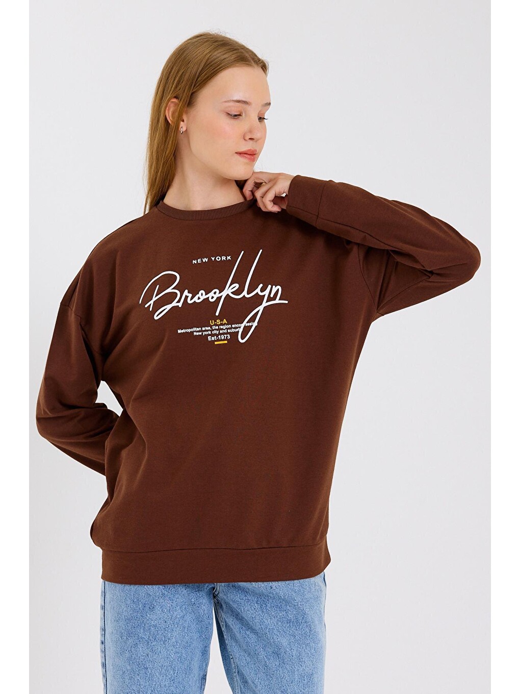Kahverengi Kadın Bisiklet Yaka Oversize Fit El Yazılı Brooklyn İnce Sweatshirt Spr23swk331-1