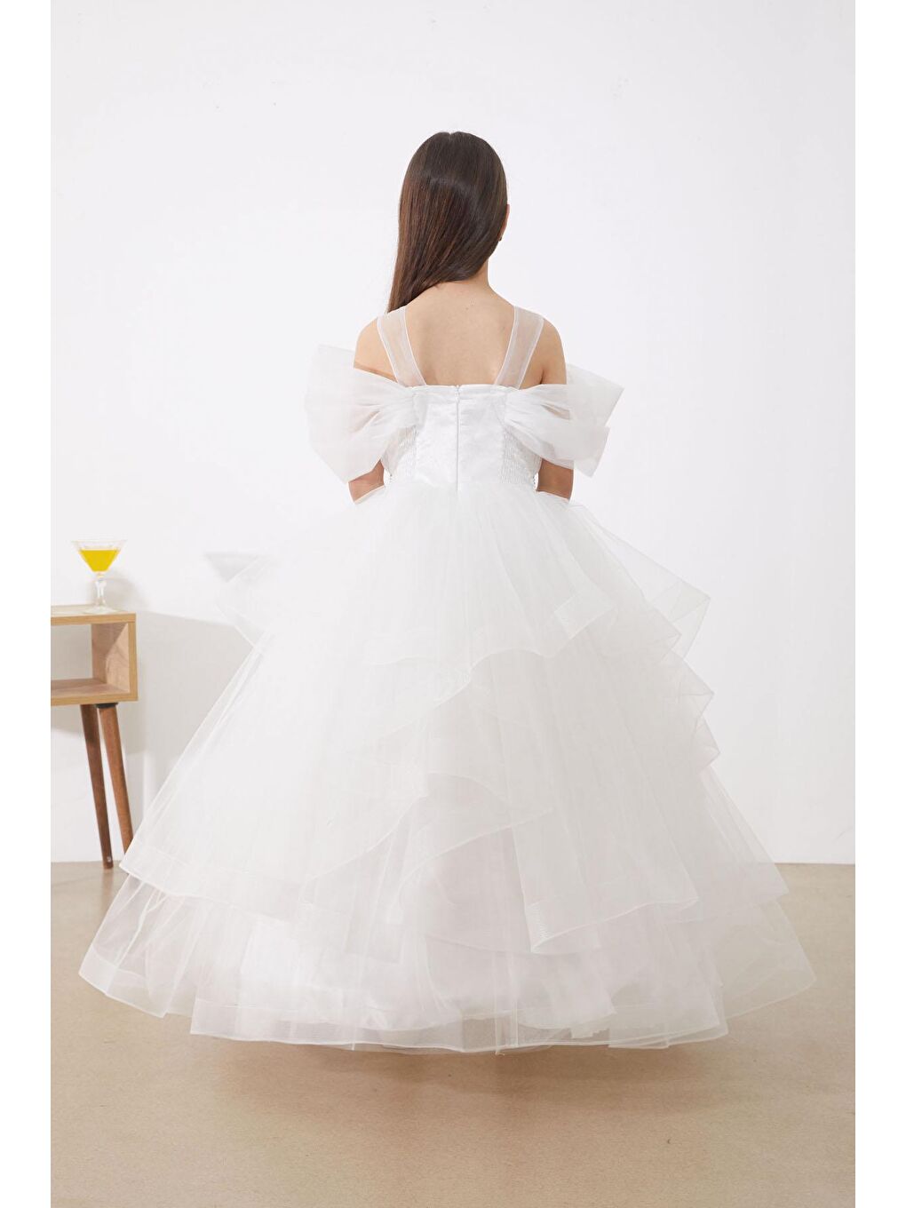 Beyaz Payetli Omzu Tül Detaylı Kız Çocuk Tüllü Elbise 19039-4