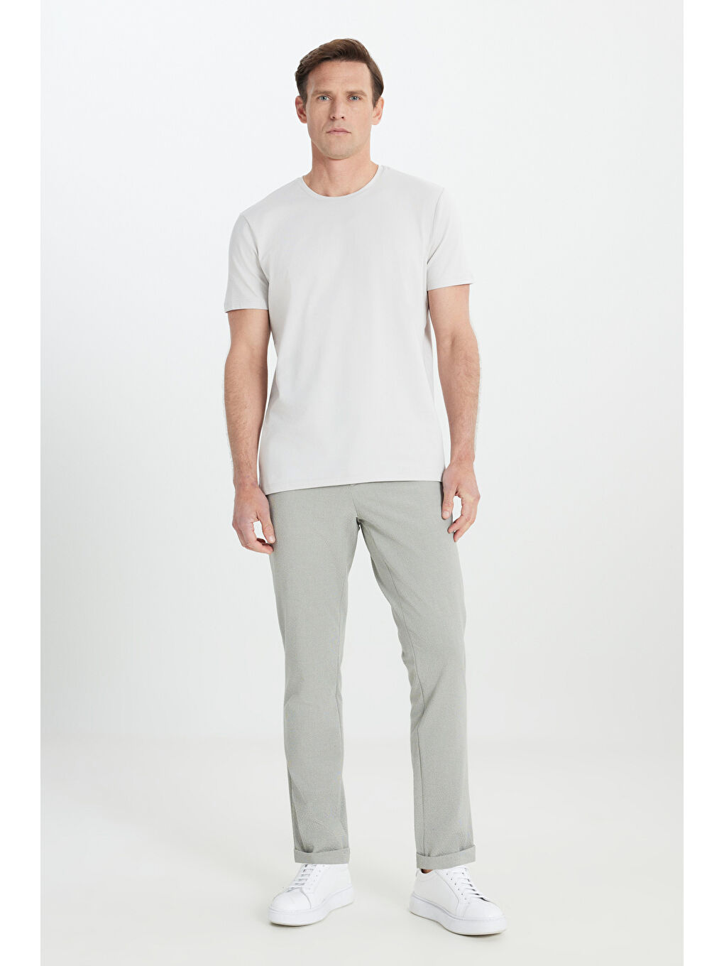 Erkek Açık Gri 360 Derece Her Yöne Esneyen Slim Fit Bisiklet Yaka Tişört-1