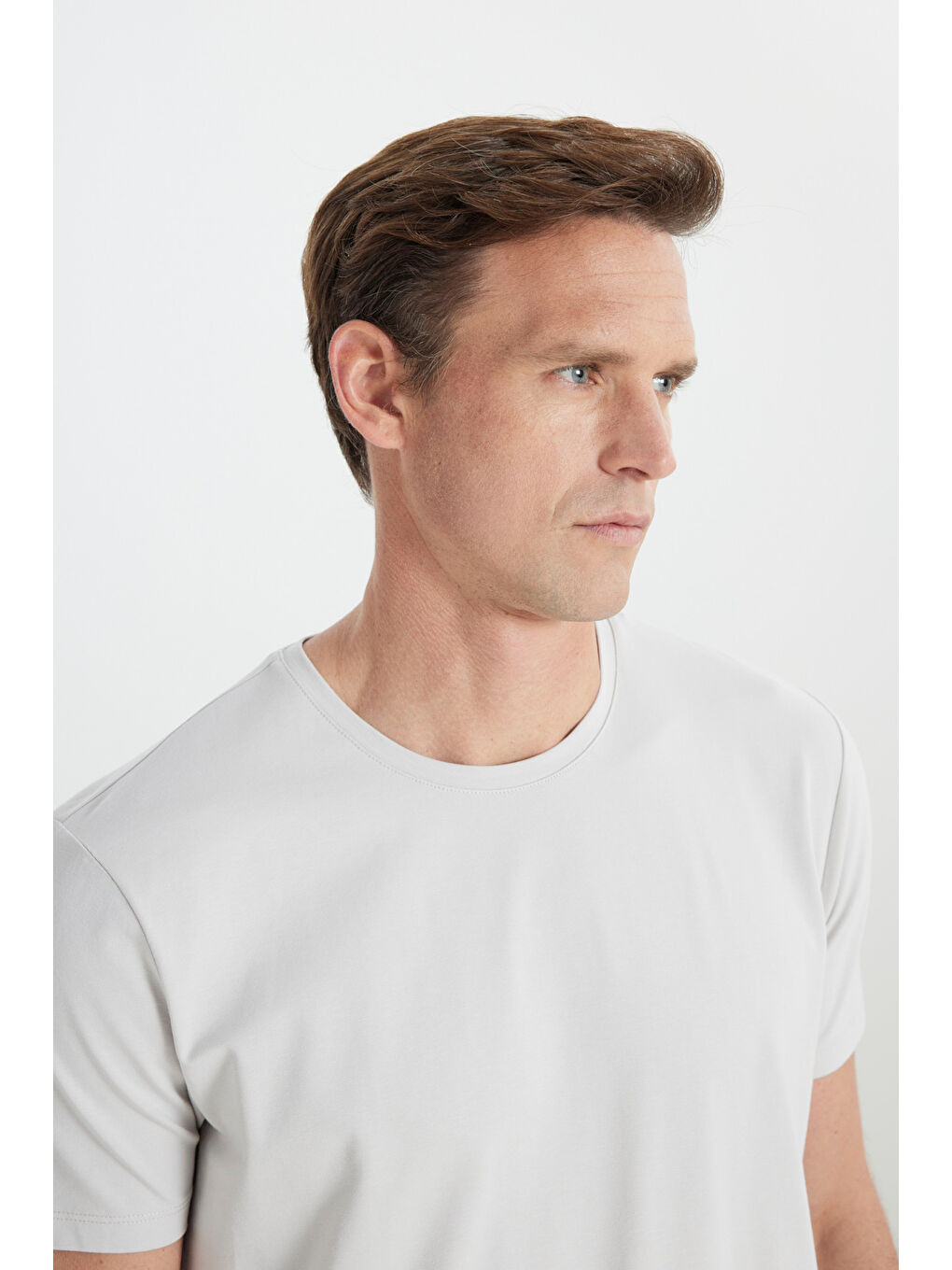 Erkek Açık Gri 360 Derece Her Yöne Esneyen Slim Fit Bisiklet Yaka Tişört-3