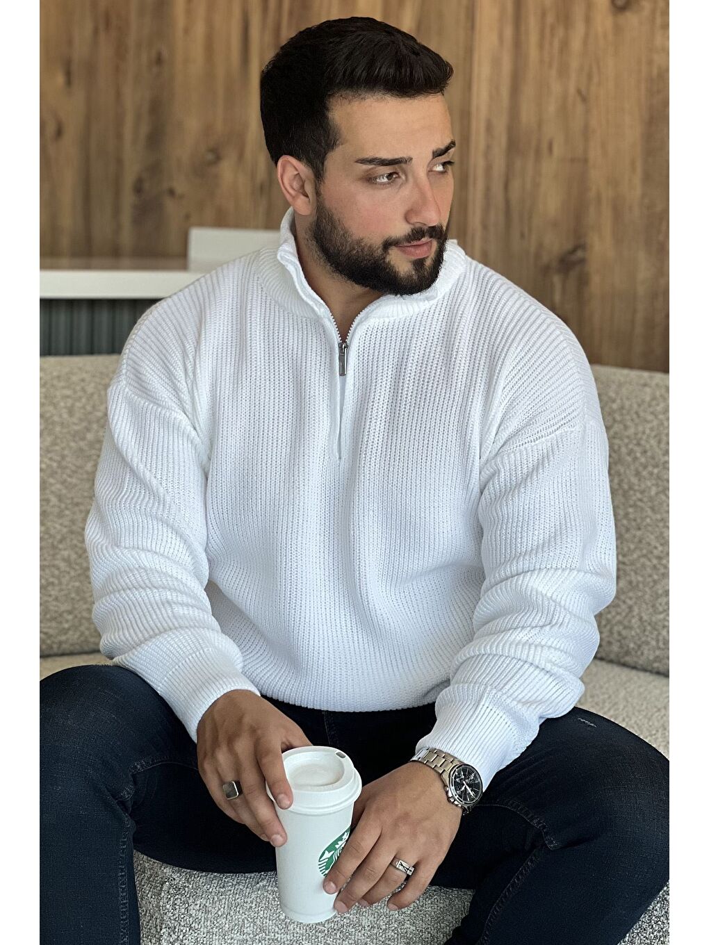 Beyaz Dik Yaka Yarım Fermuarlı Erkek Triko Kazak