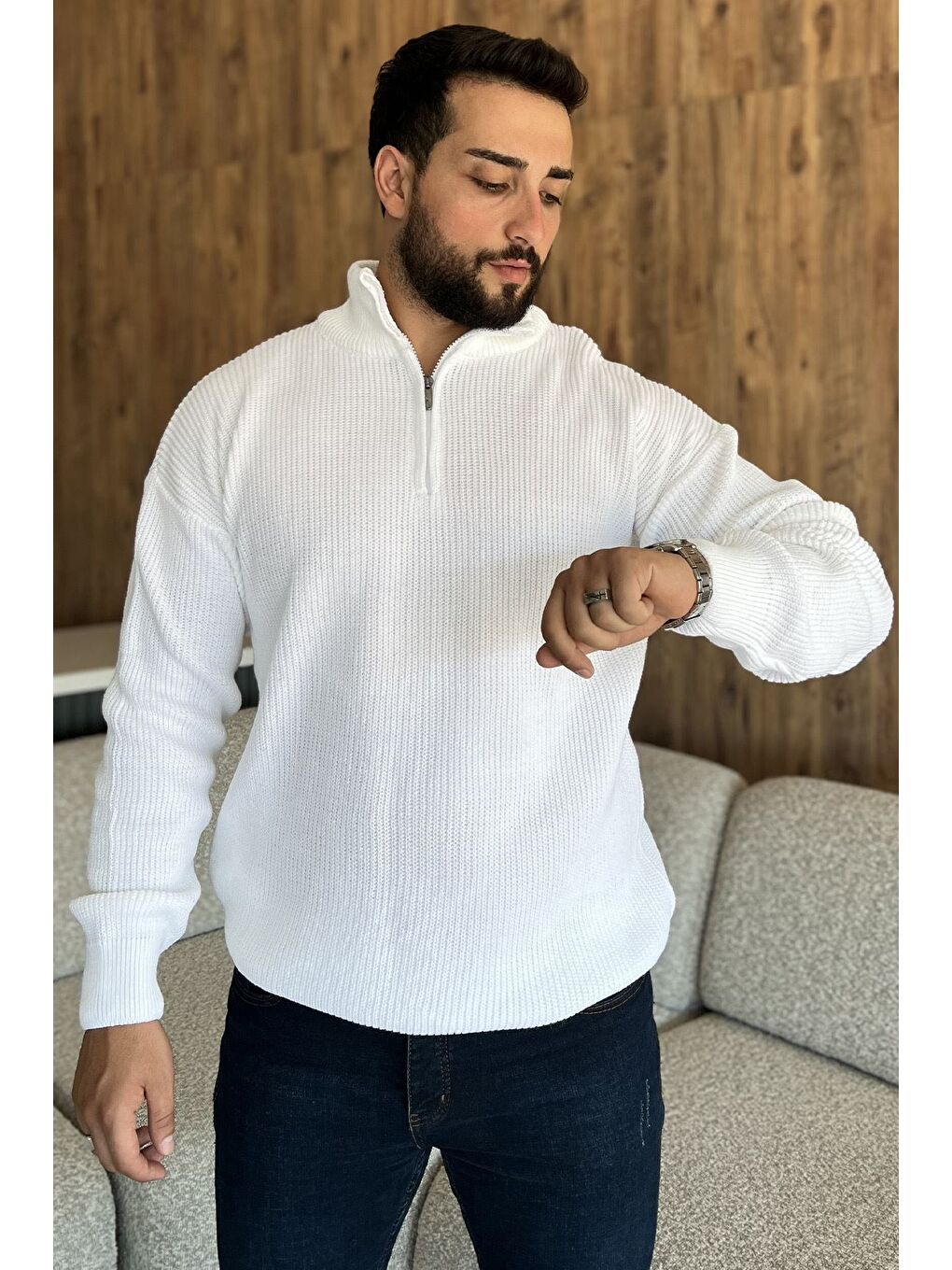 Beyaz Dik Yaka Yarım Fermuarlı Erkek Triko Kazak-1