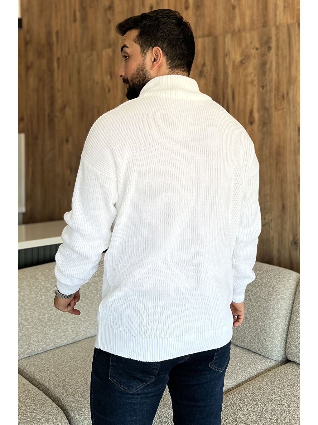 Beyaz Dik Yaka Yarım Fermuarlı Erkek Triko Kazak-4