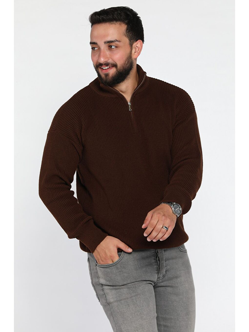 Kahverengi Dik Yaka Yarım Fermuarlı Erkek Triko Kazak