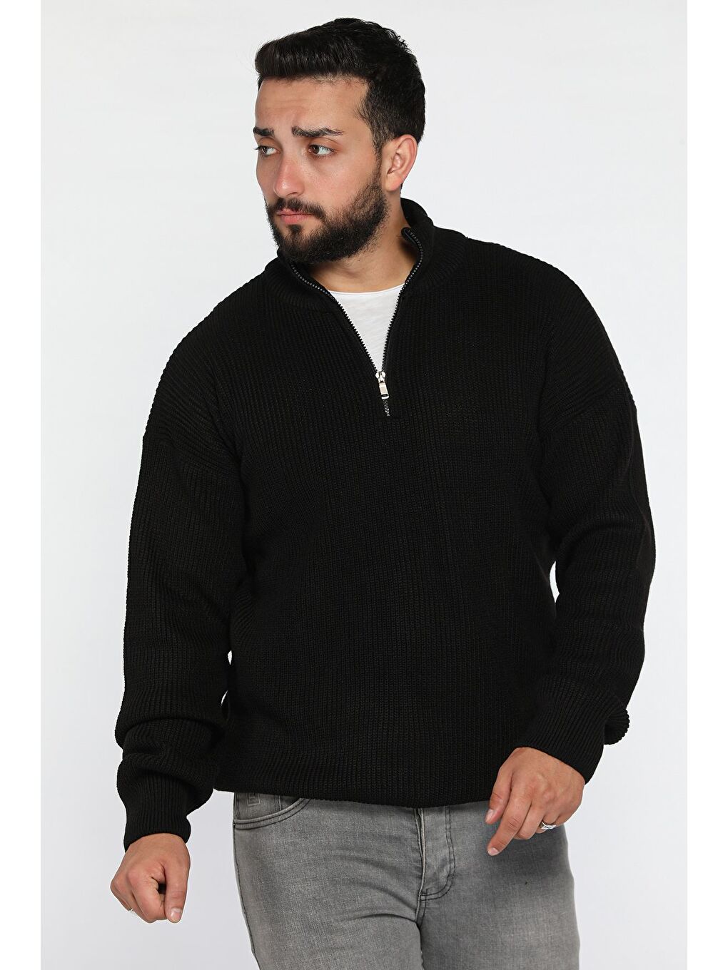 Siyah Dik Yaka Yarım Fermuarlı Erkek Triko Kazak-1