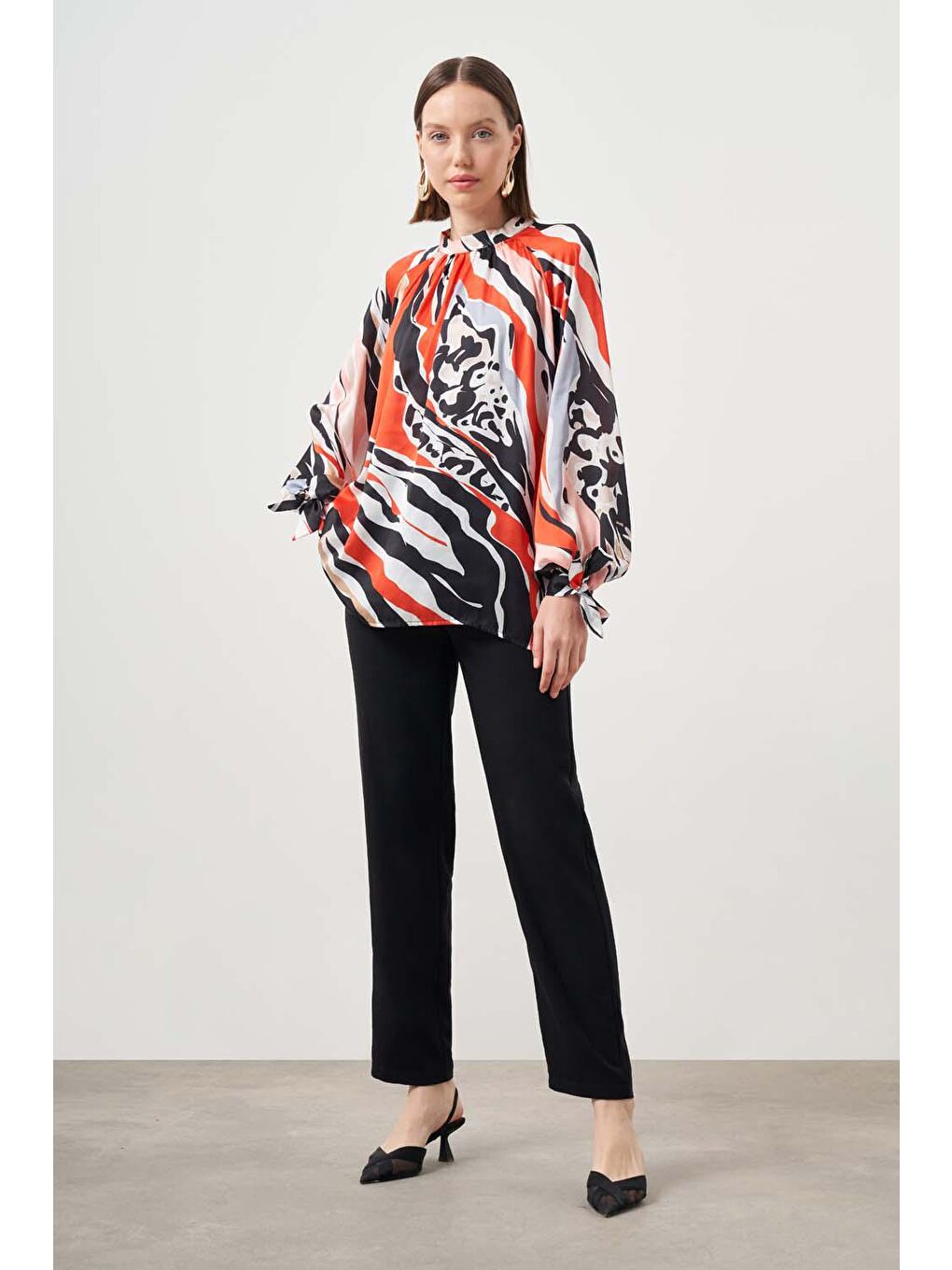 Siyah Tasarım Desenli Mix Bluz