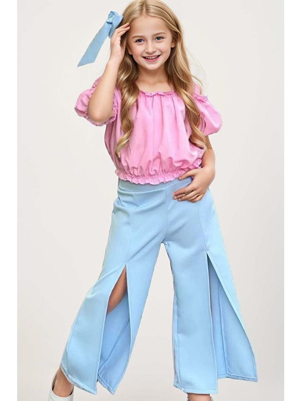 Kız Çocuk Düşük Omuzlu Göğsü ve Beli Manşetli Crop ve Yırtmaç Detaylı Pembe Alt Üst Takım