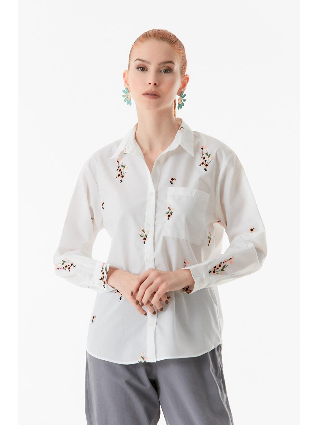 Pembe Çiçek Nakışlı Cepli Gömlek