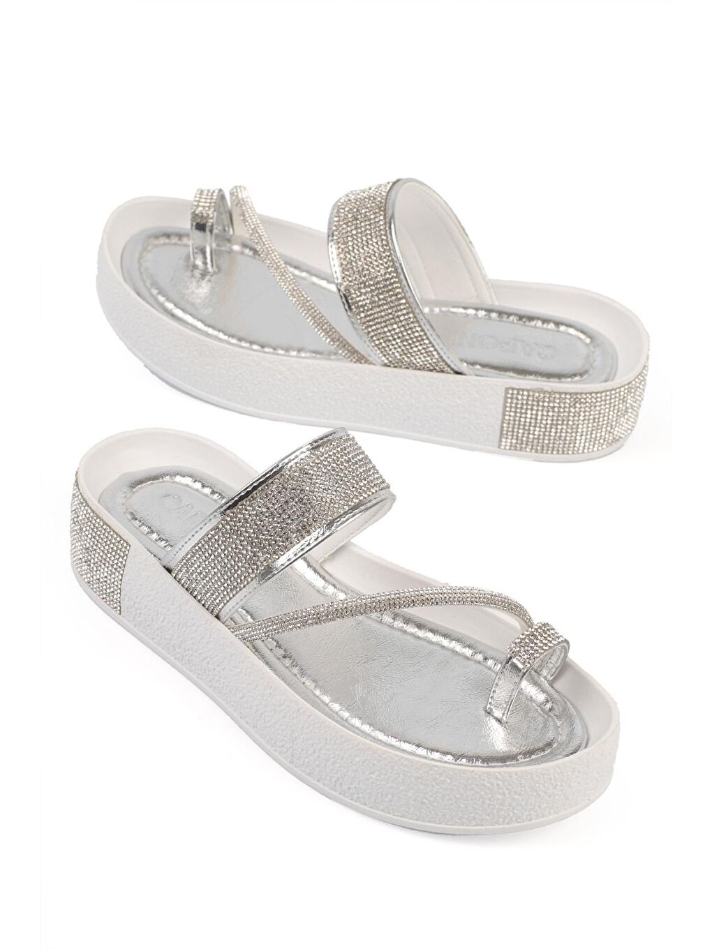 Beyaz Taşlı Bantlı Taşlı Detaylı Dolgu Topuk Metalik Kadın Terlik-2