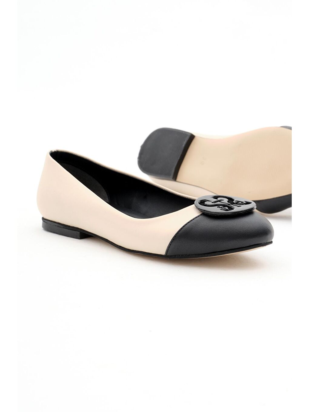 Kadın Bej Rahat Kalıp Önü Tokalı Babet-3